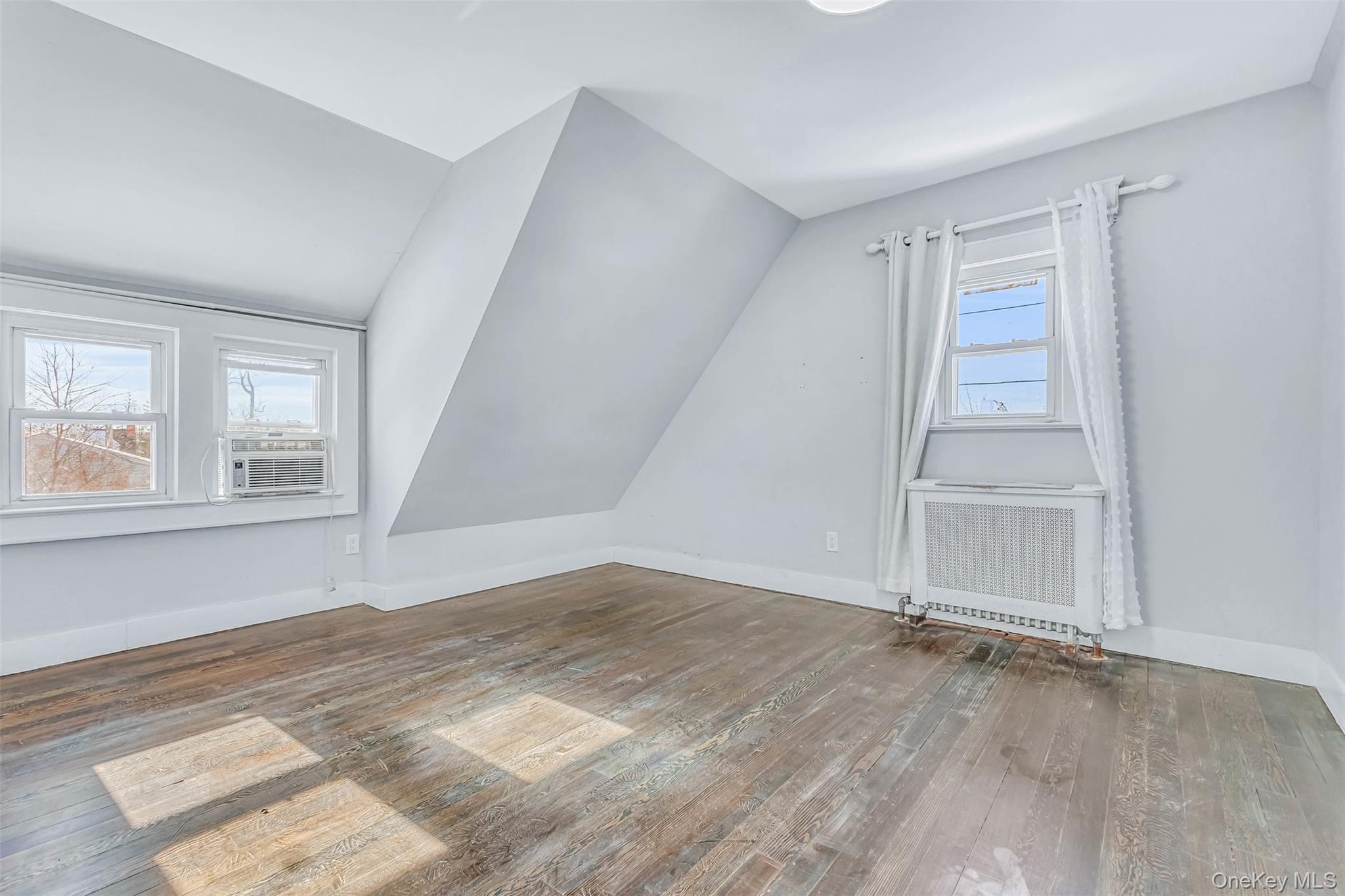 Single Family Greenwood  Suffolk County, NY 11706, MLS-988638-34