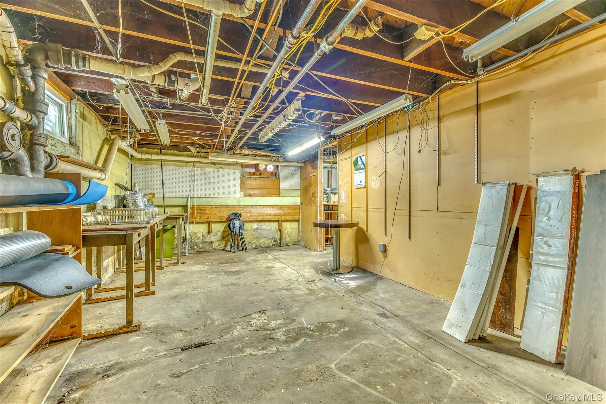 Single Family Greenwood  Suffolk County, NY 11706, MLS-988638-45