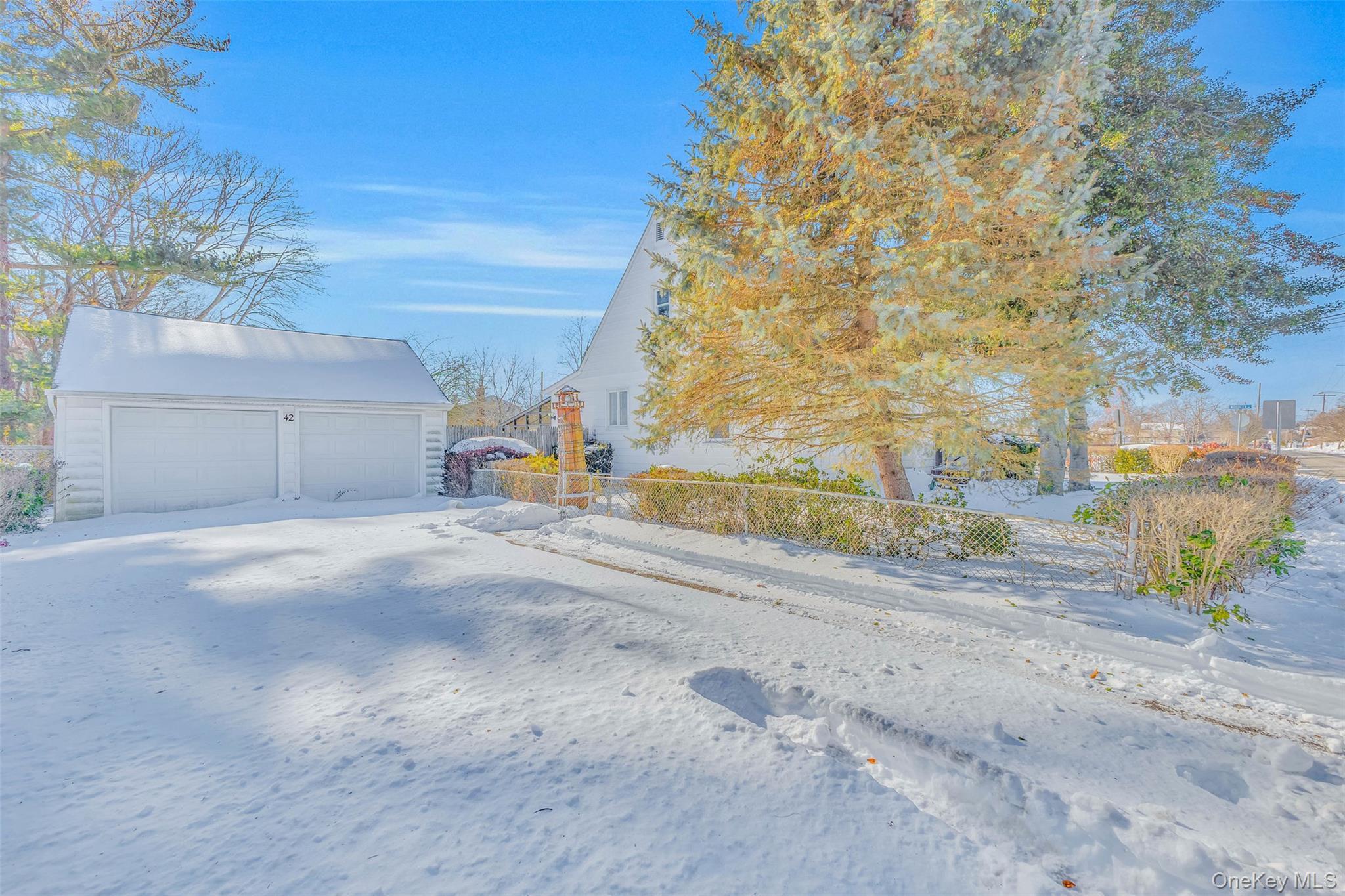 Single Family Greenwood  Suffolk County, NY 11706, MLS-988638-7