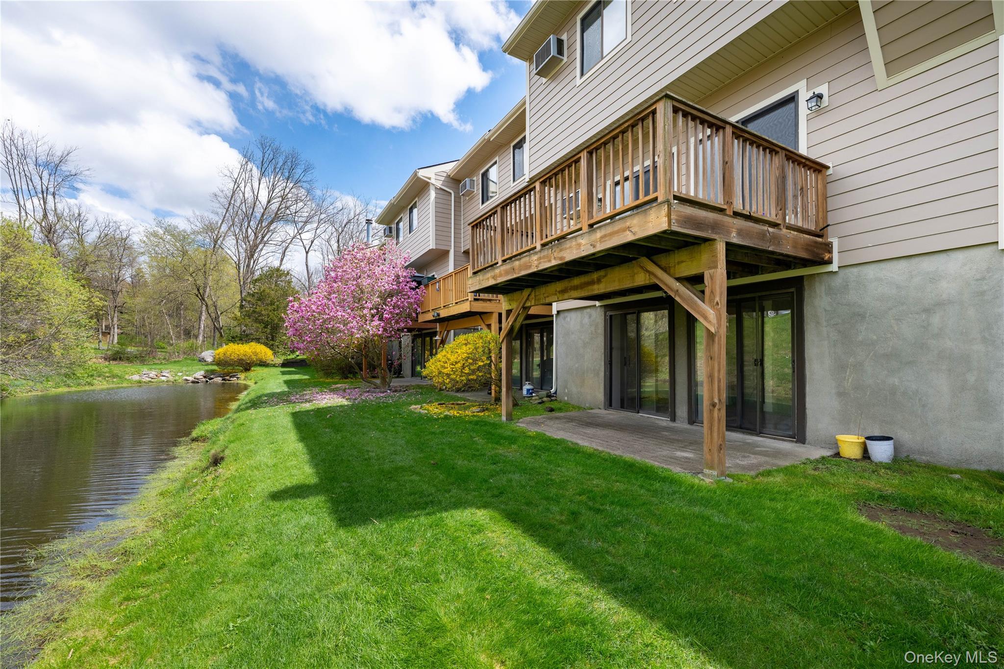 Condo Chelsea Dutchess County, NY 12533, MLS-988660-17
