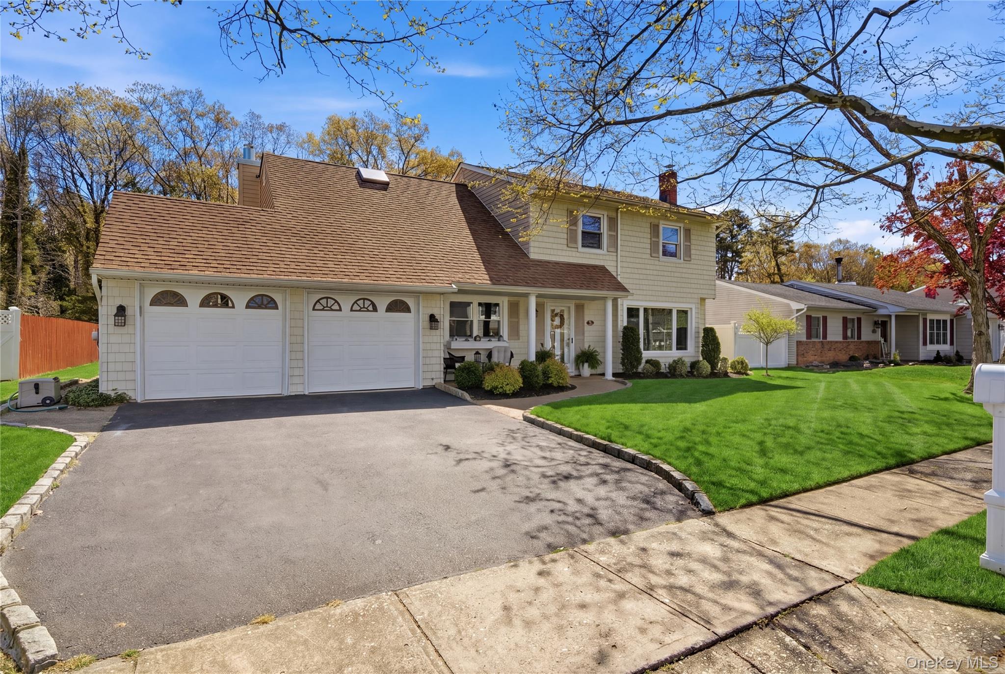 Single Family Fallen Leaf  Suffolk County, NY 11741, MLS-988672-2