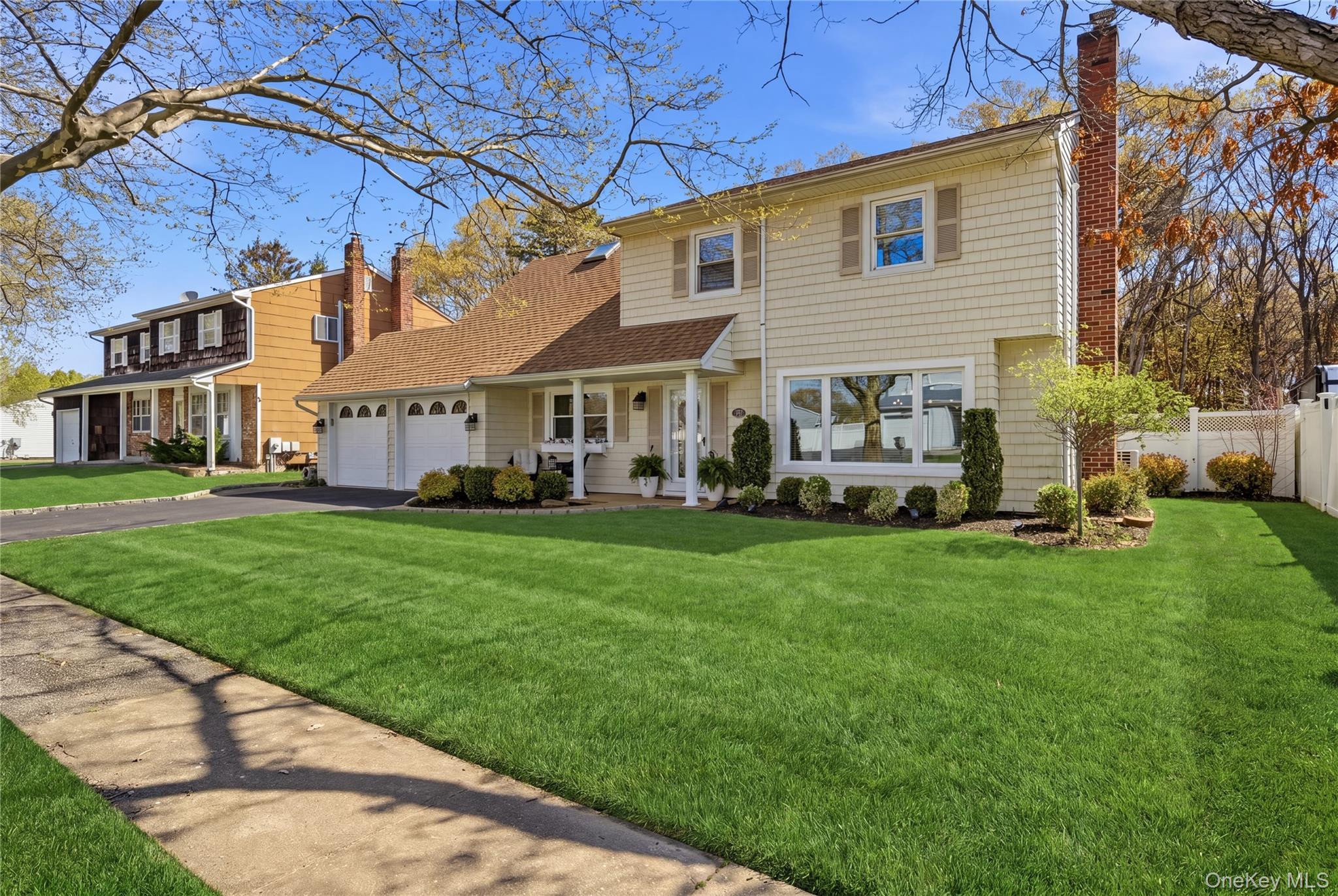 Single Family Fallen Leaf  Suffolk County, NY 11741, MLS-988672-3