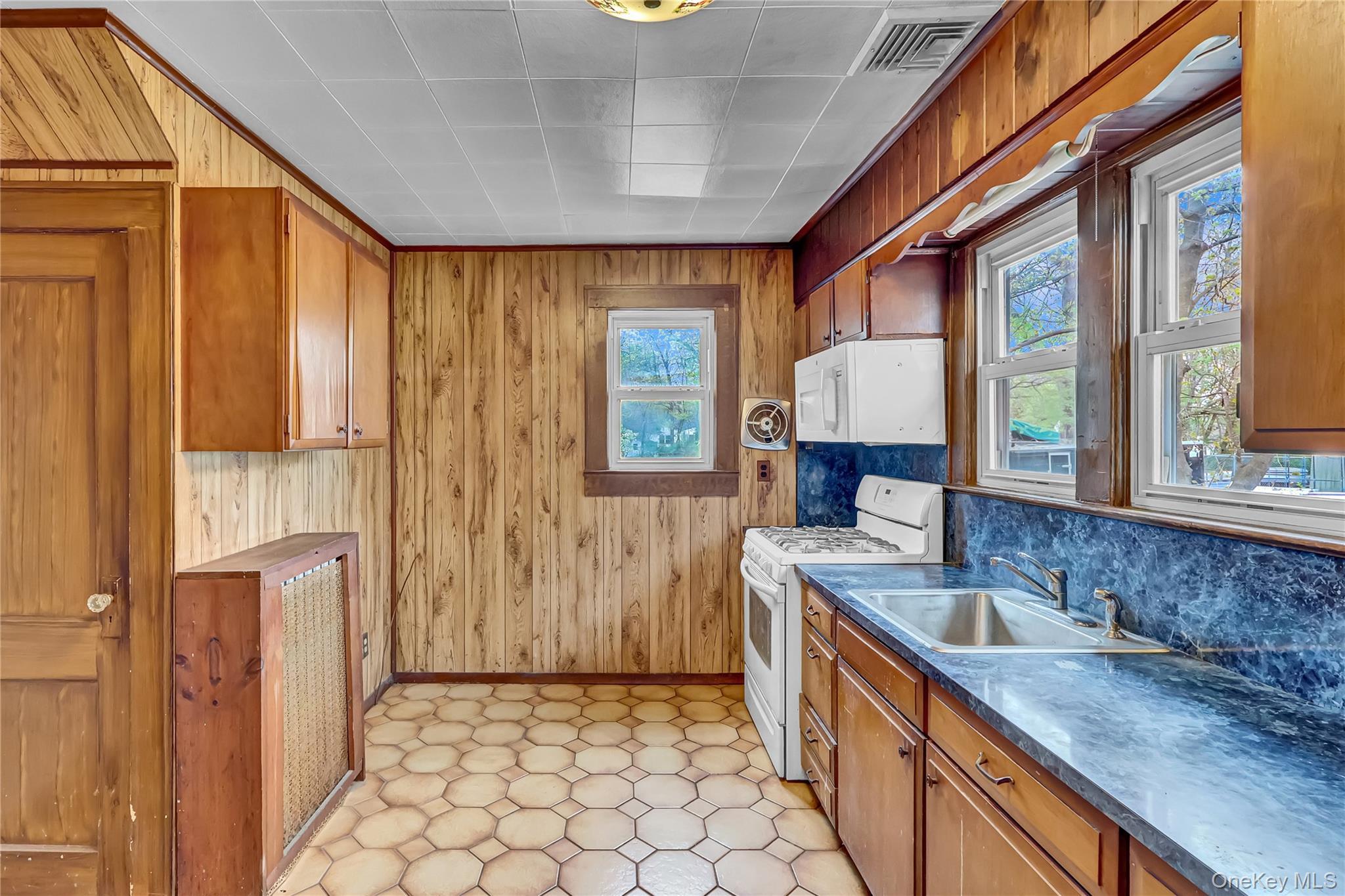 Single Family Washington  Suffolk County, NY 11720, MLS-988708-5