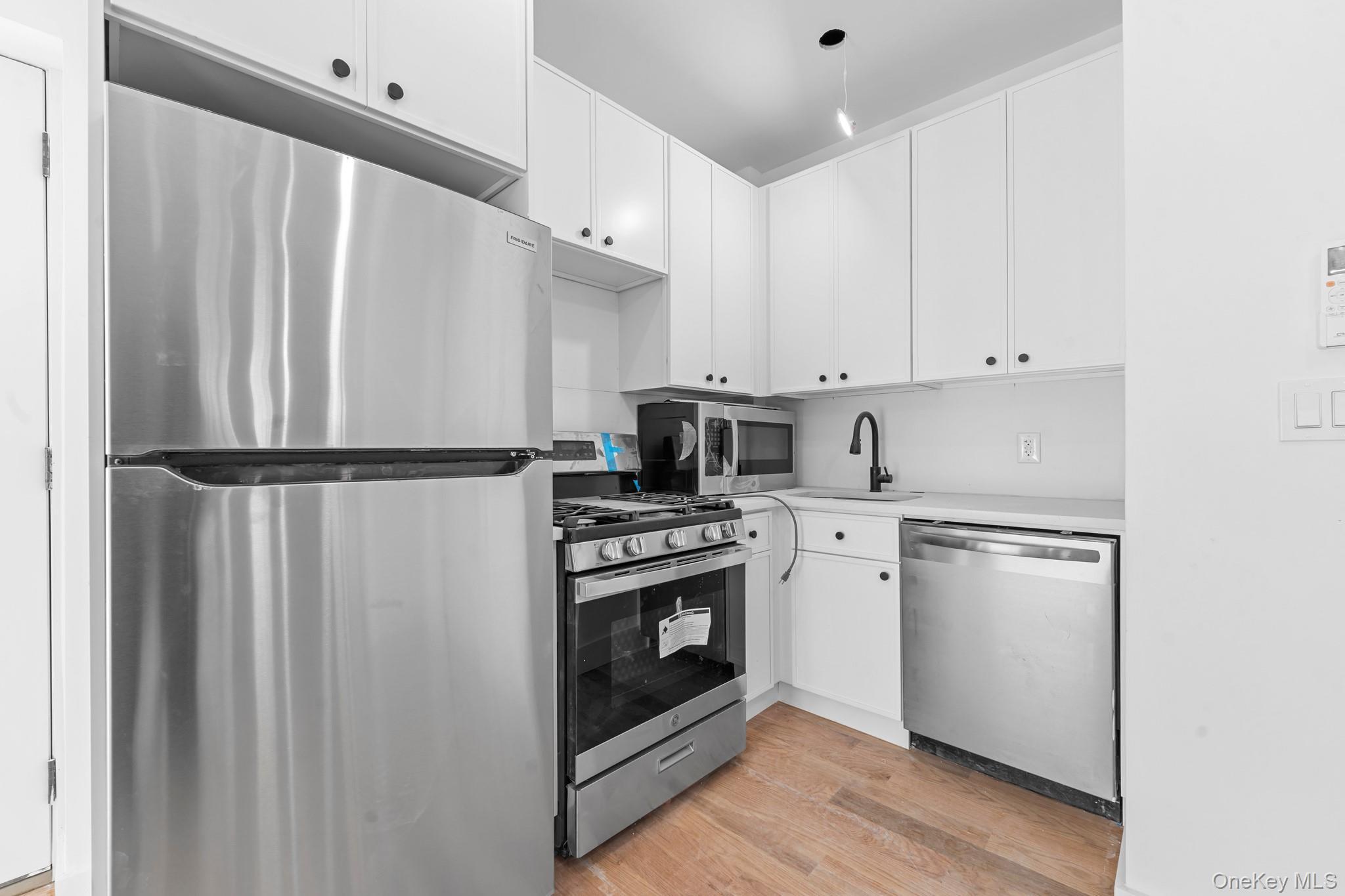 Single Family Hubbard  Brooklyn, NY 11210, MLS-988724-3
