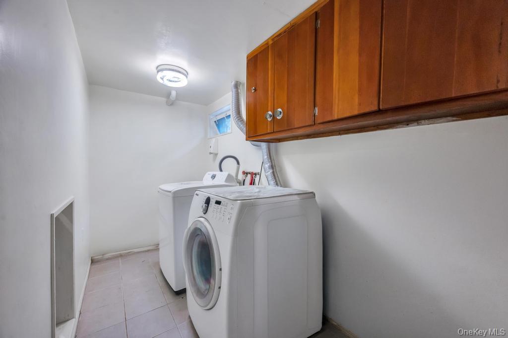 Single Family Cleaves  Nassau County, NY 11550, MLS-988748-21