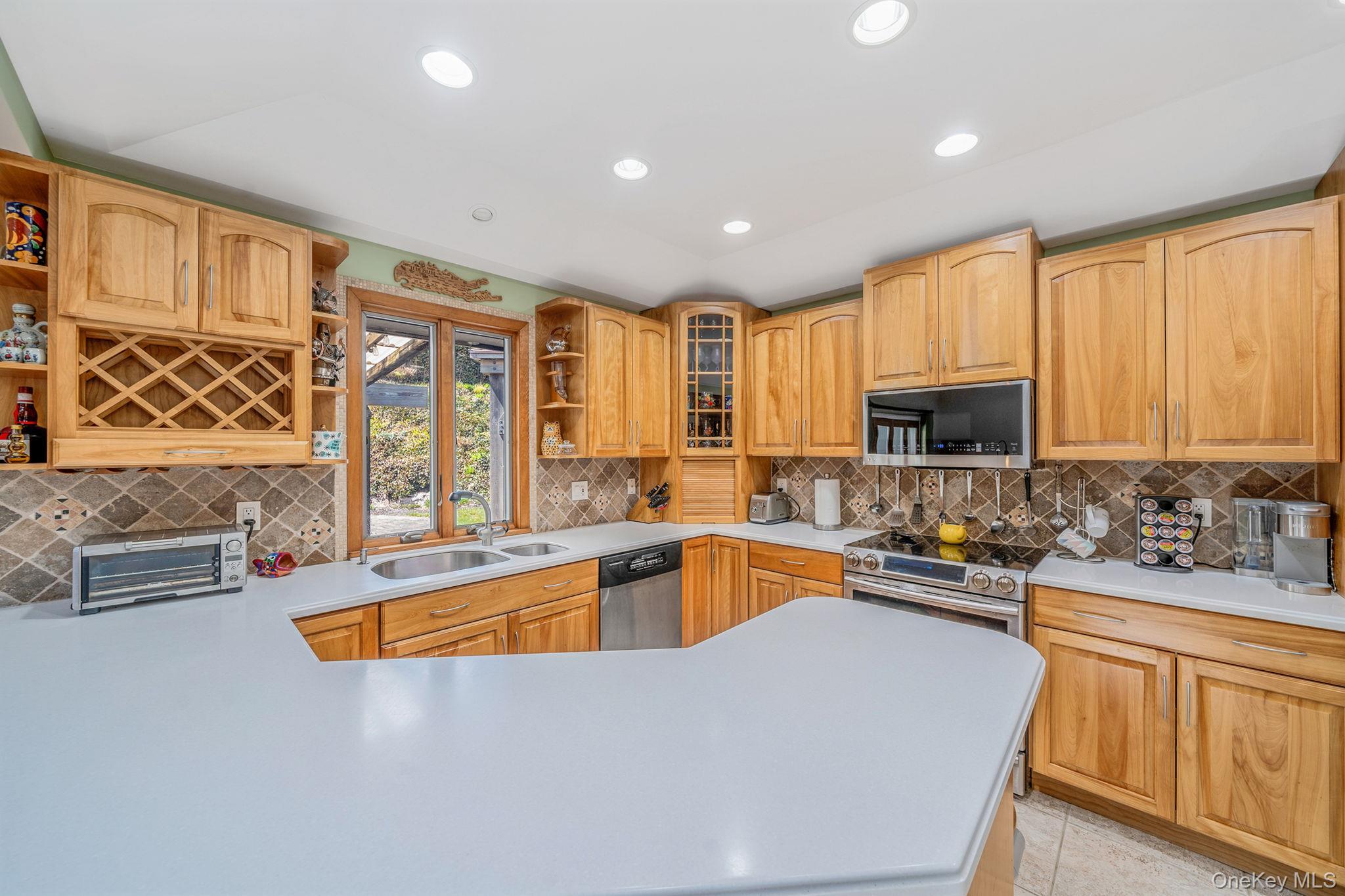 Single Family Oakdale  Suffolk County, NY 11738, MLS-988754-14