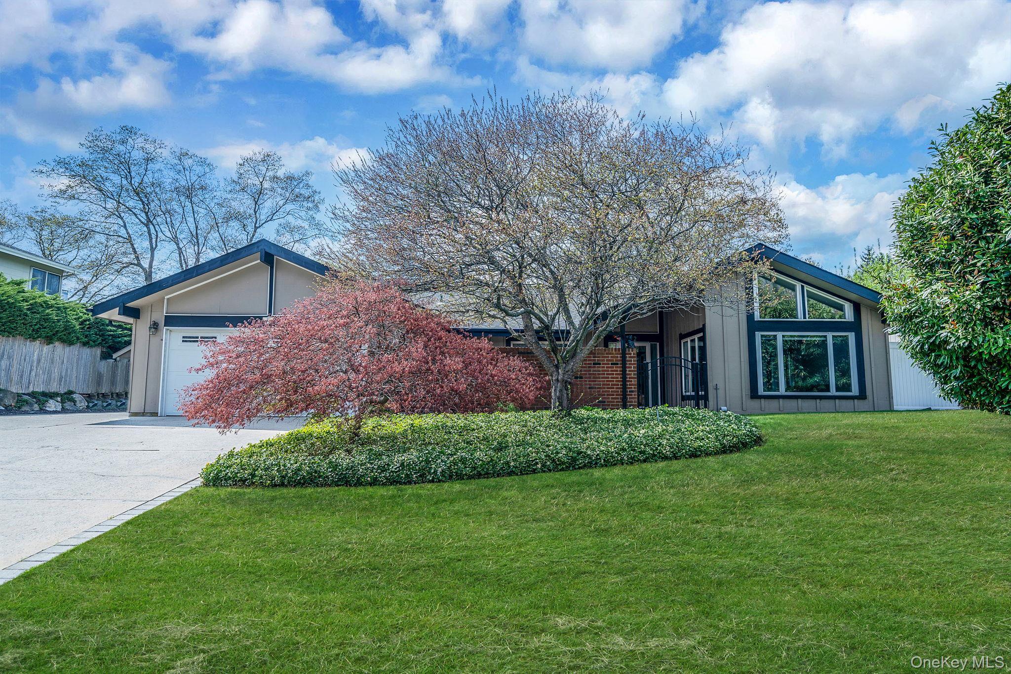 Single Family Oakdale  Suffolk County, NY 11738, MLS-988754-3