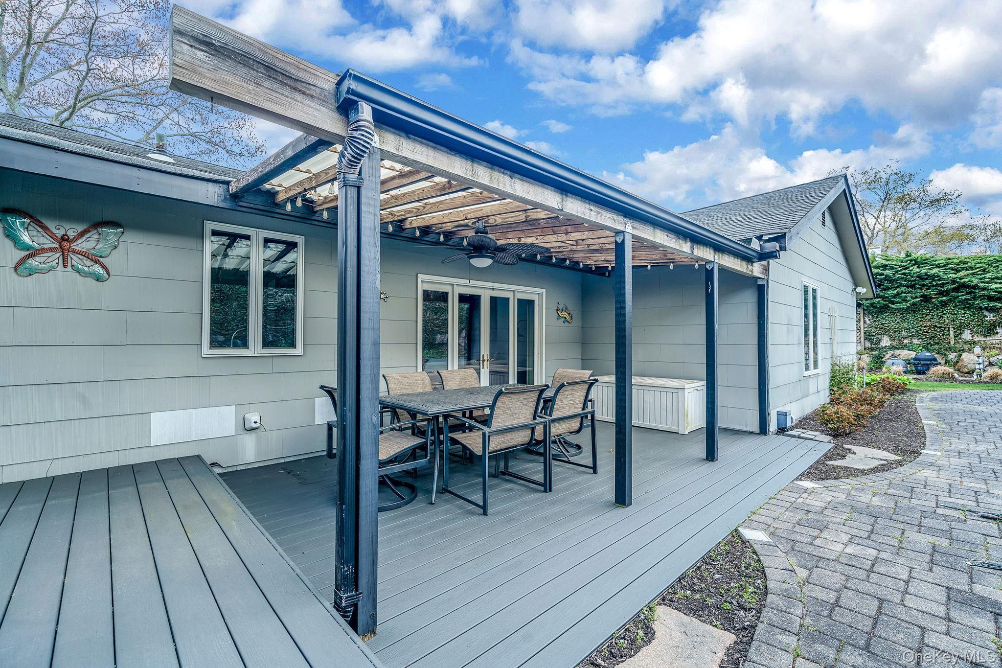 Single Family Oakdale  Suffolk County, NY 11738, MLS-988754-35