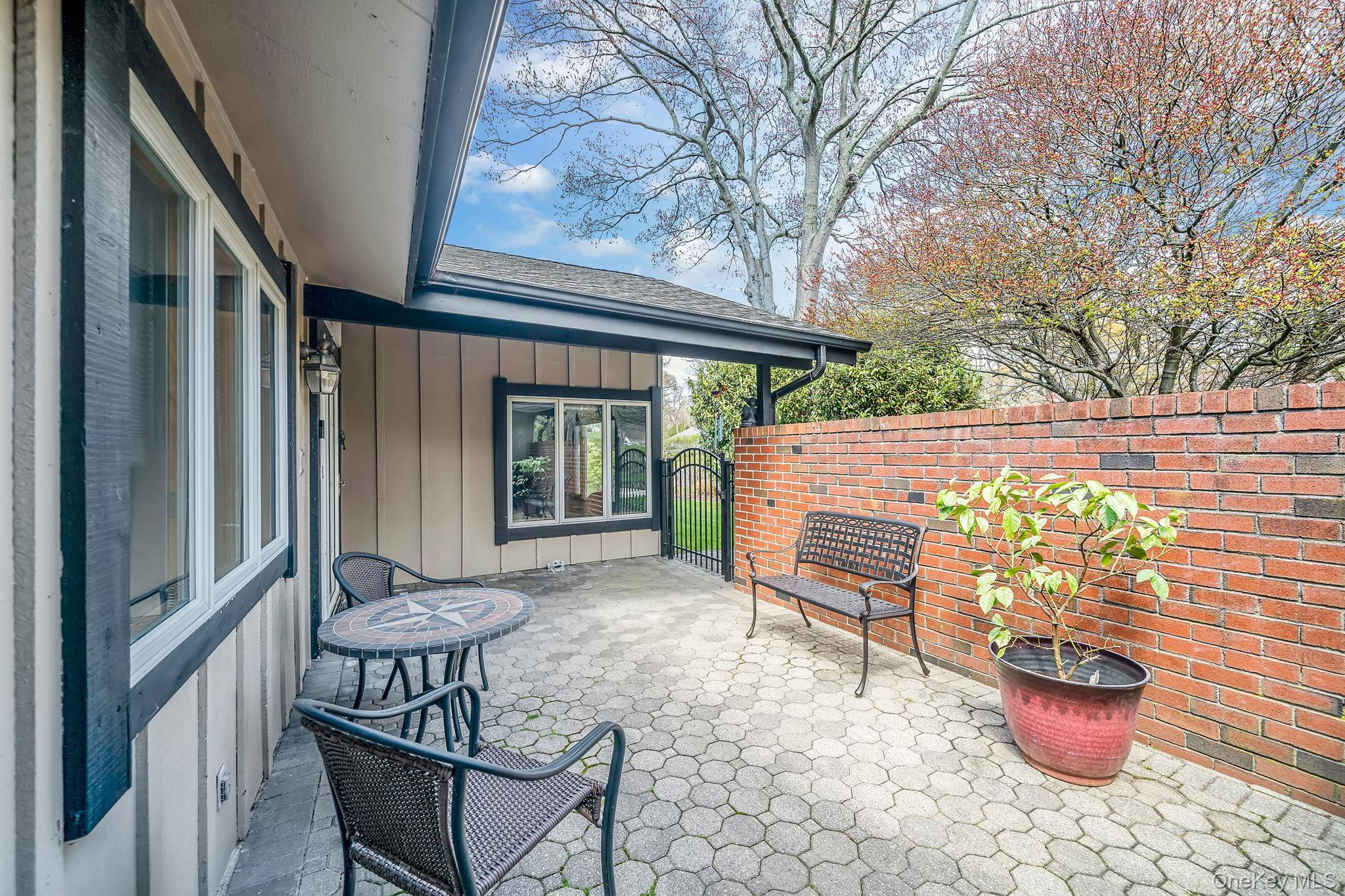 Single Family Oakdale  Suffolk County, NY 11738, MLS-988754-5