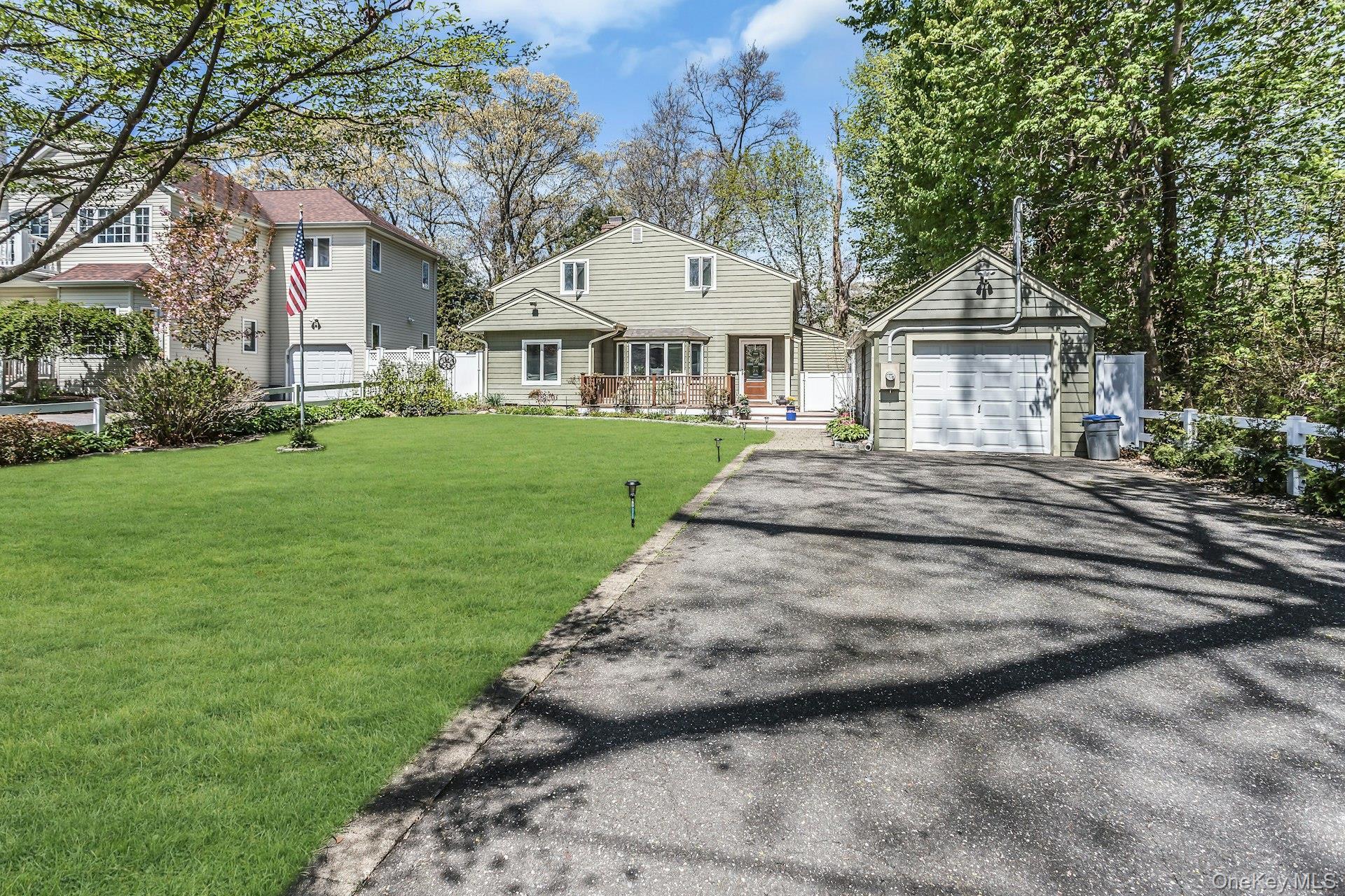 Single Family Bellecrest  Suffolk County, NY 11731, MLS-988795-2