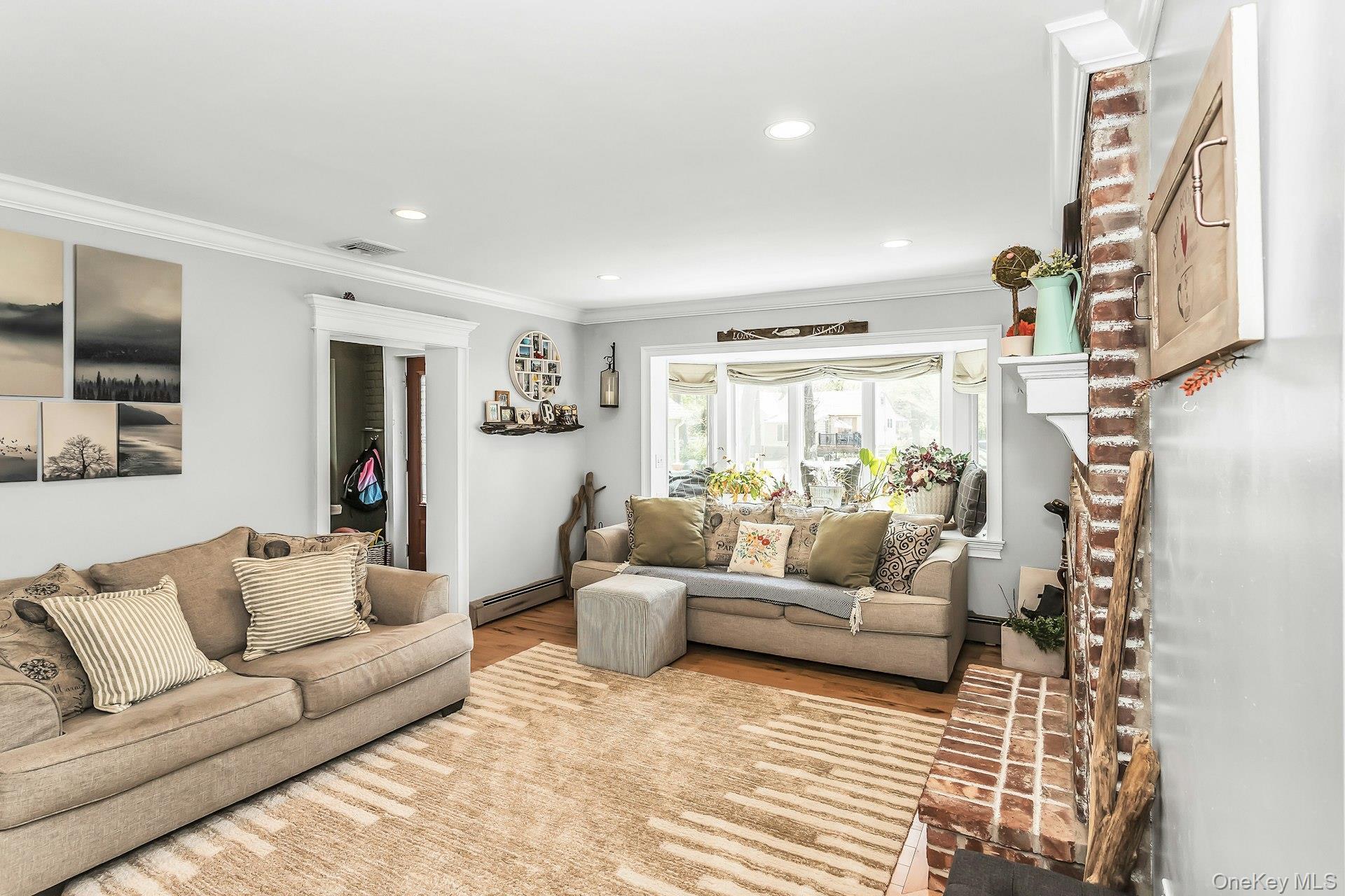 Single Family Bellecrest  Suffolk County, NY 11731, MLS-988795-8