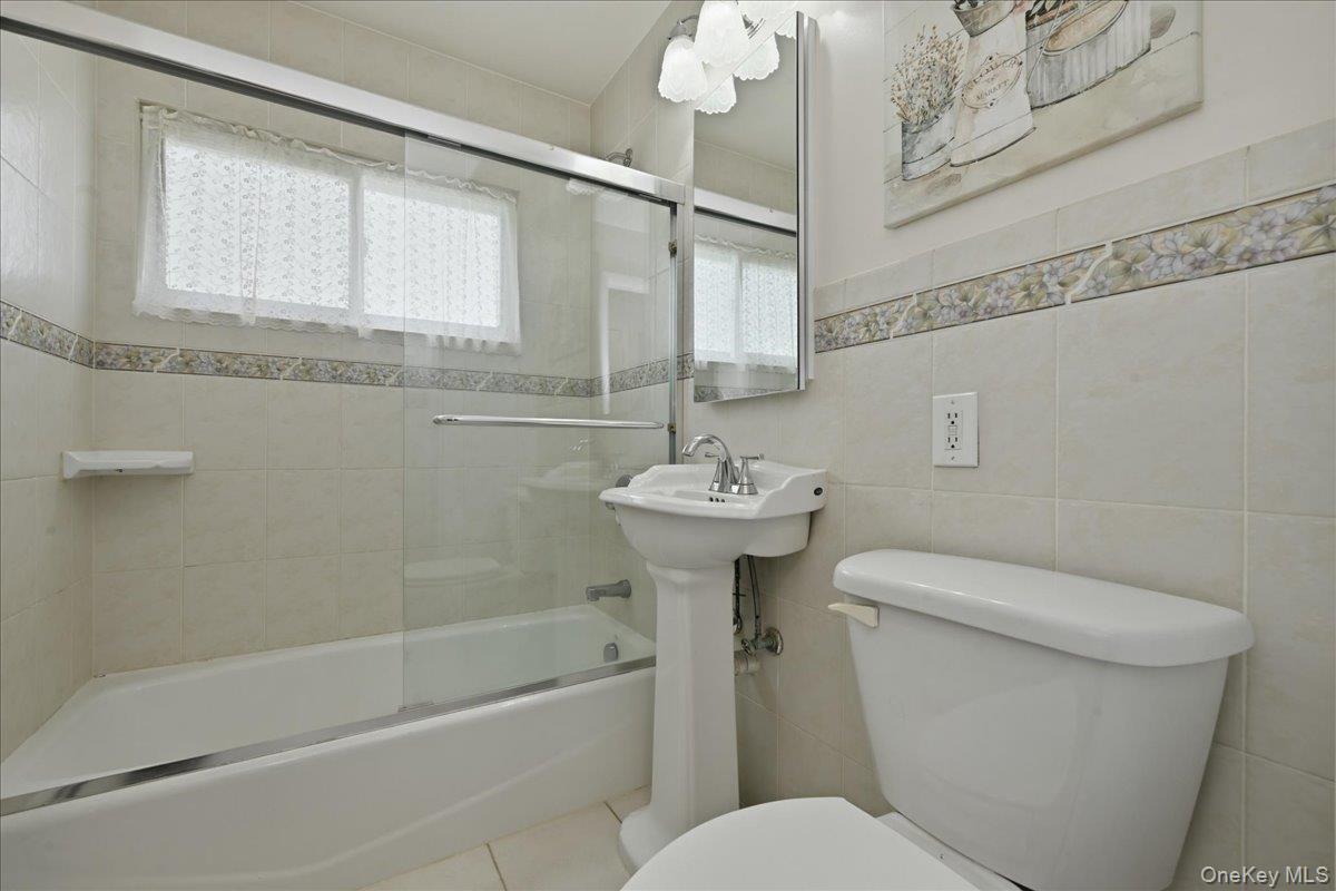 Single Family Twin  Nassau County, NY 11793, MLS-988812-21