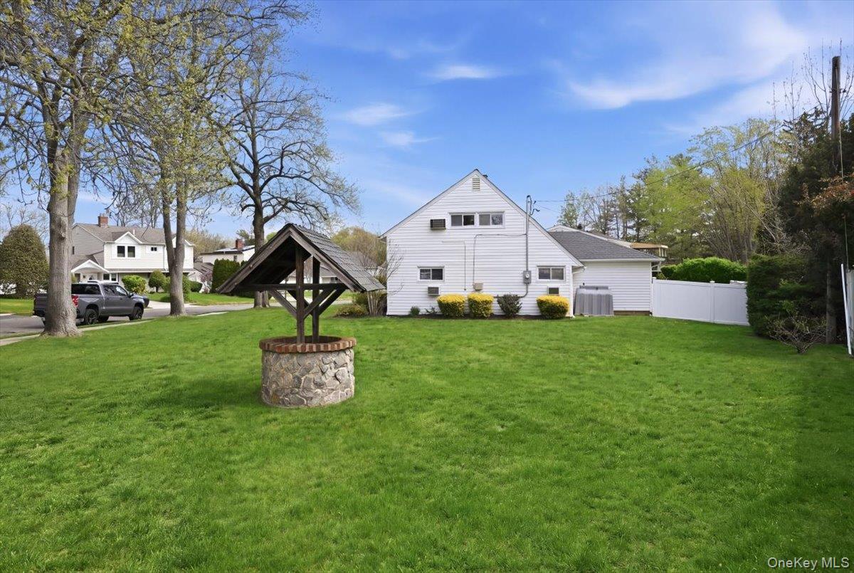 Single Family Twin  Nassau County, NY 11793, MLS-988812-25