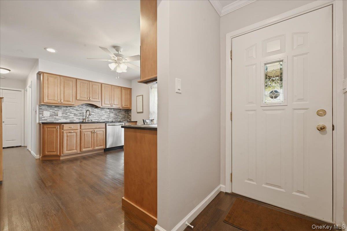 Single Family Twin  Nassau County, NY 11793, MLS-988812-5