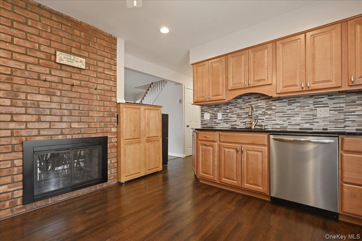 Single Family Twin  Nassau County, NY 11793, MLS-988812-8