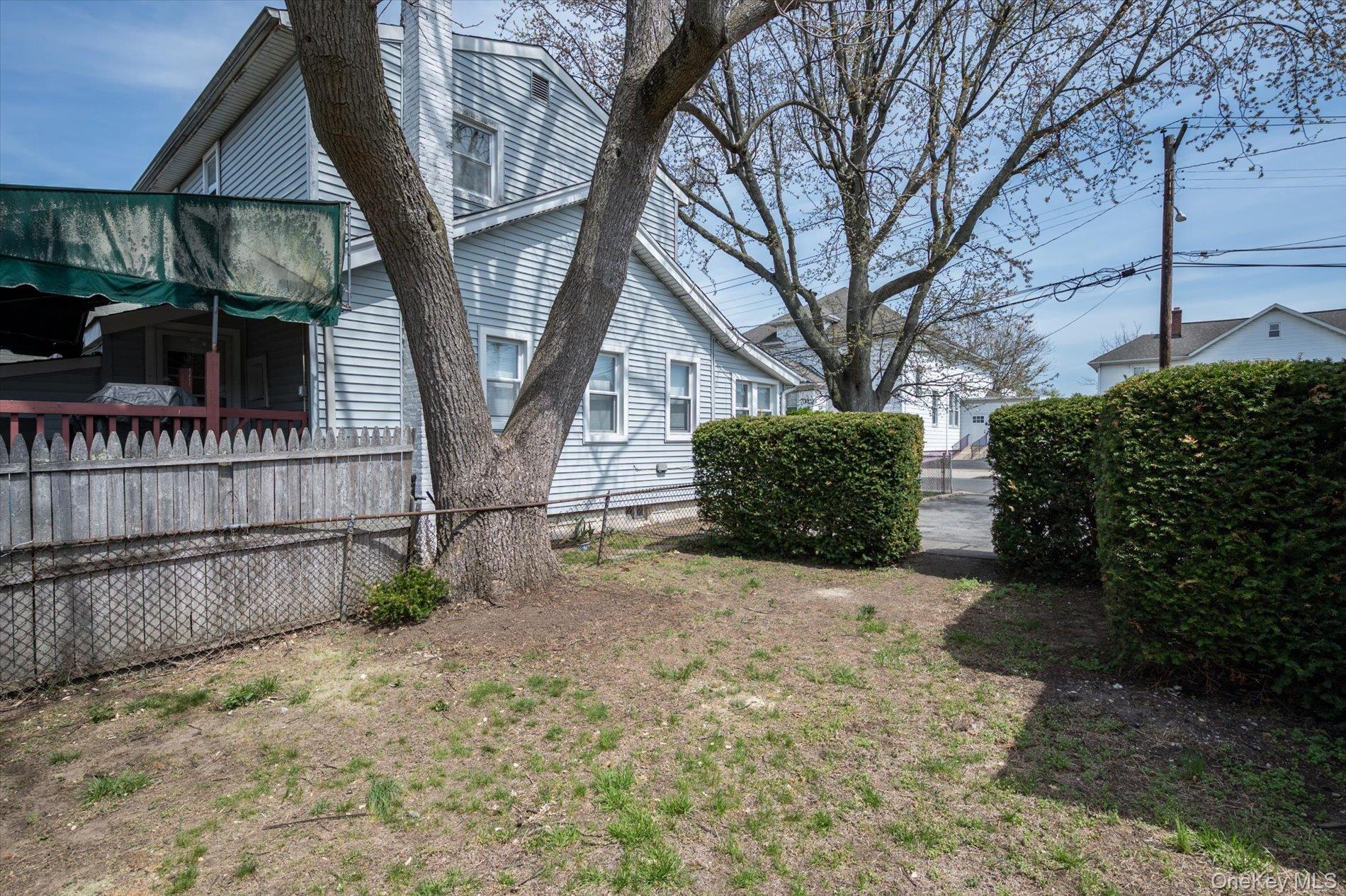 Single Family Elizabeth  Nassau County, NY 11096, MLS-988814-17