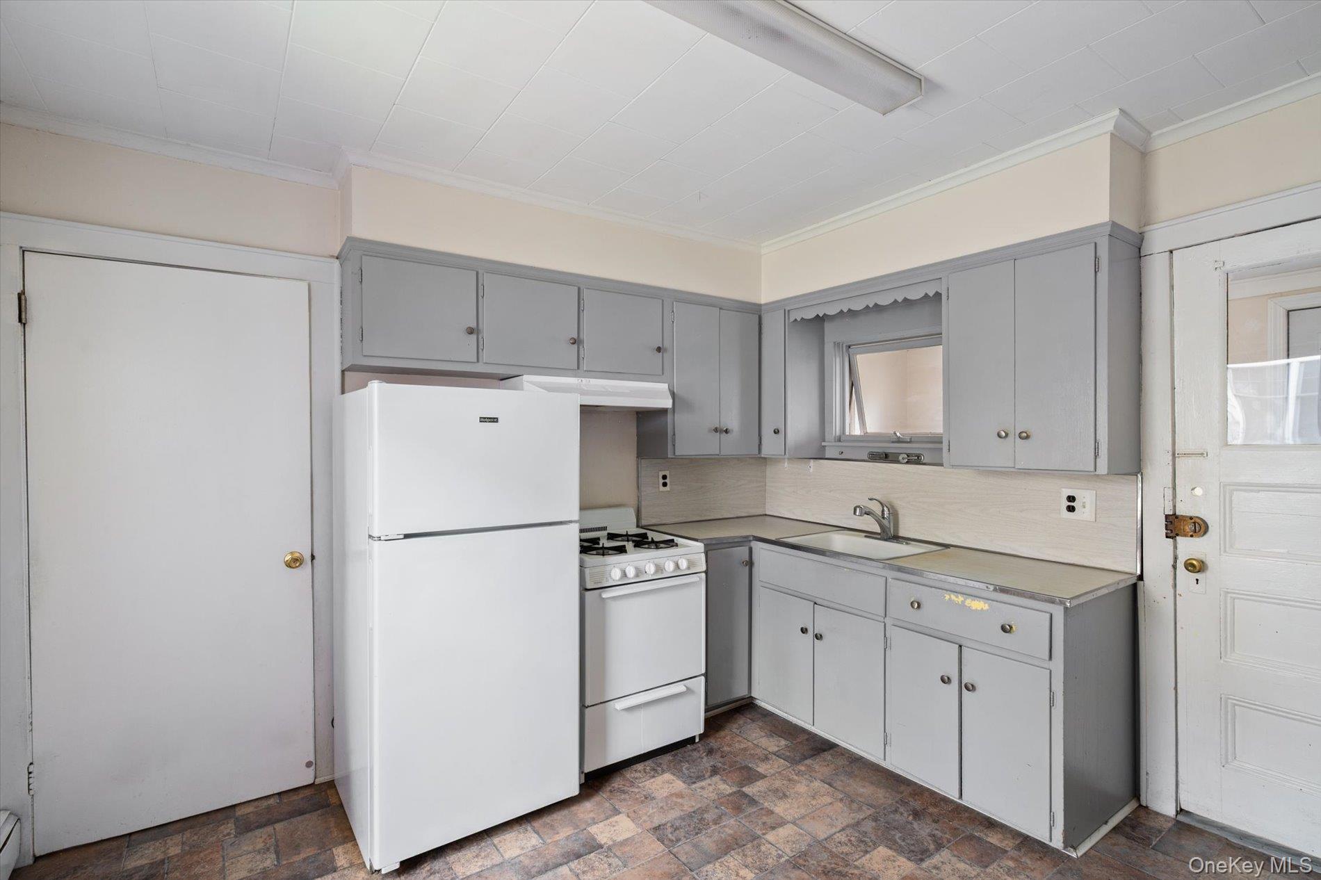 Single Family Elizabeth  Nassau County, NY 11096, MLS-988814-5