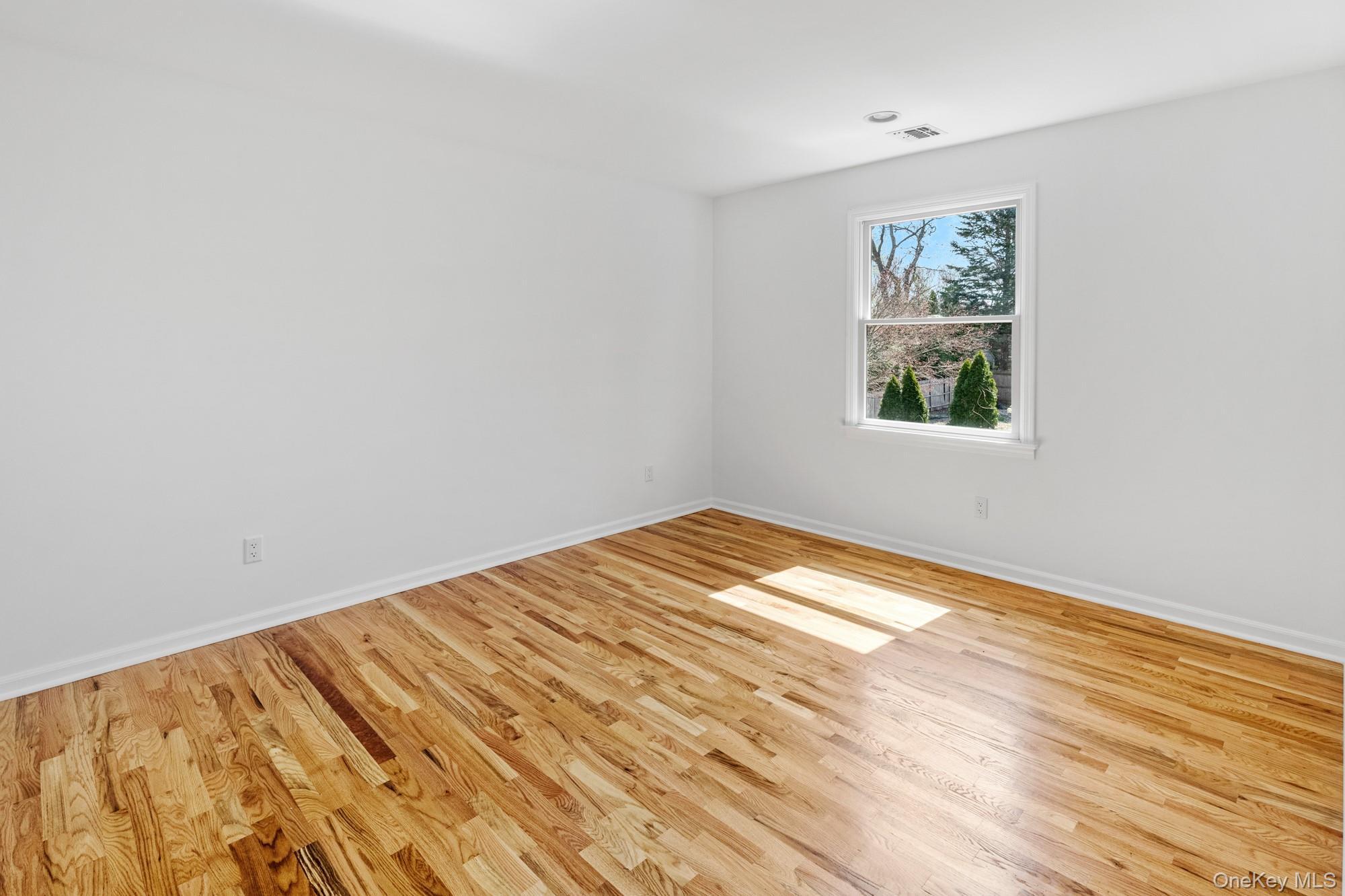 Single Family Edwards  Suffolk County, NY 11933, MLS-988824-27