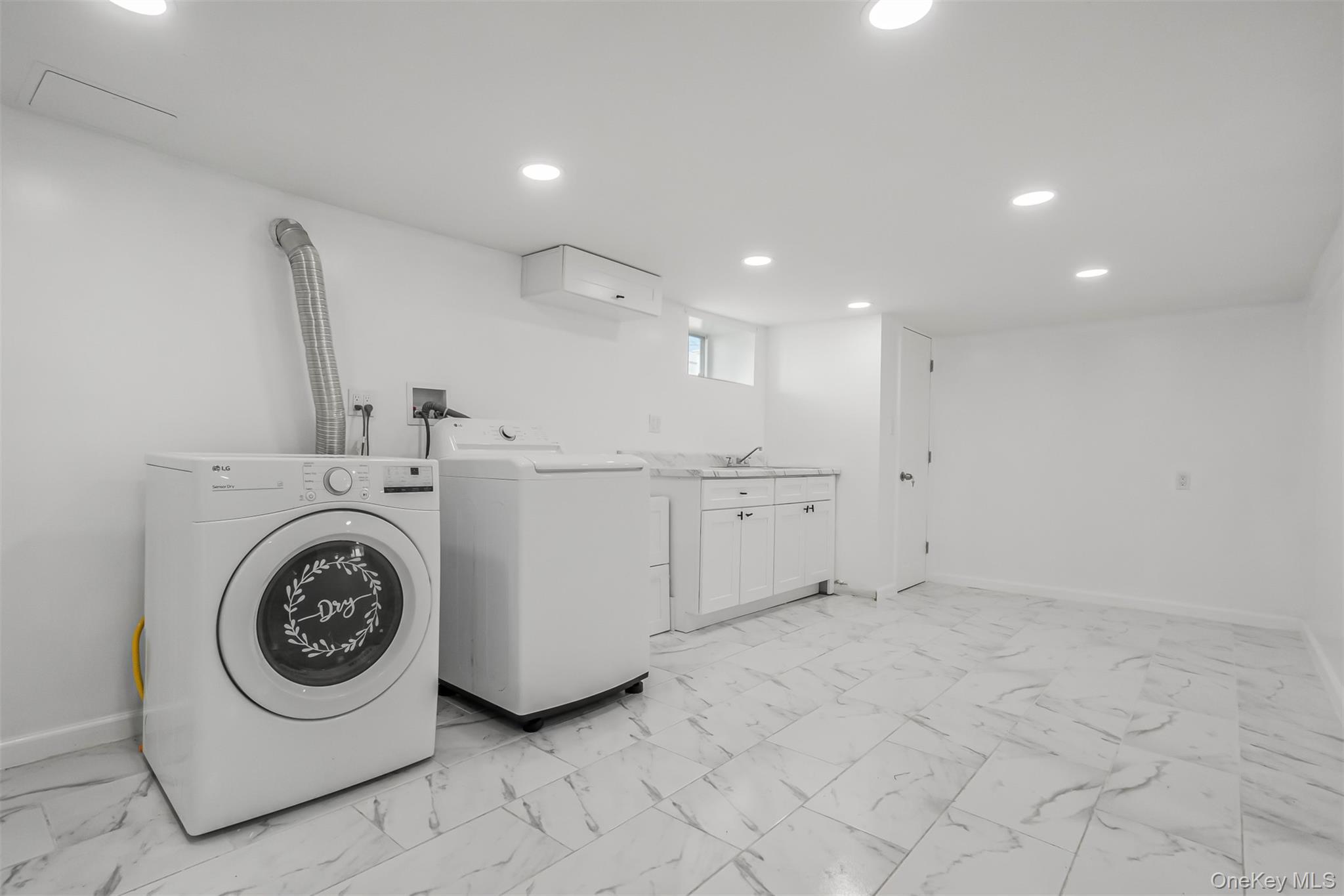 Single Family Rosser  Nassau County, NY 11003, MLS-988836-31