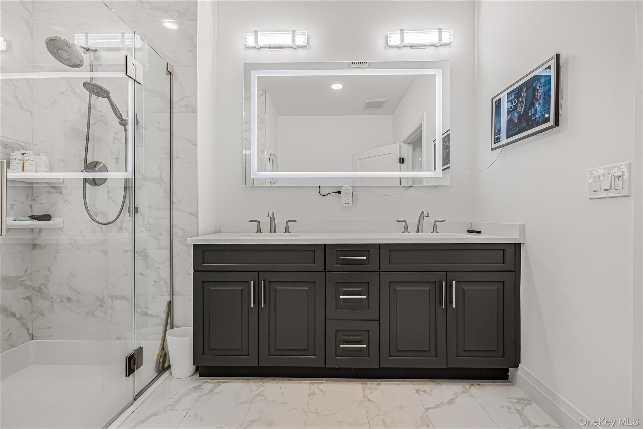 Condo Aspenwood  Nassau County, NY 11803, MLS-988871-13