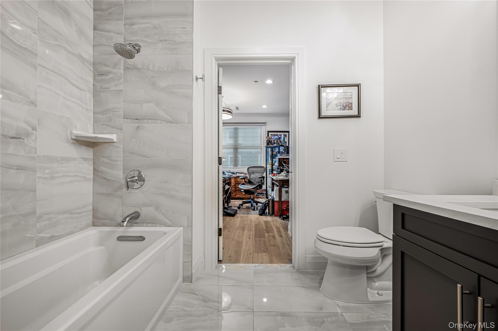 Condo Aspenwood  Nassau County, NY 11803, MLS-988871-15