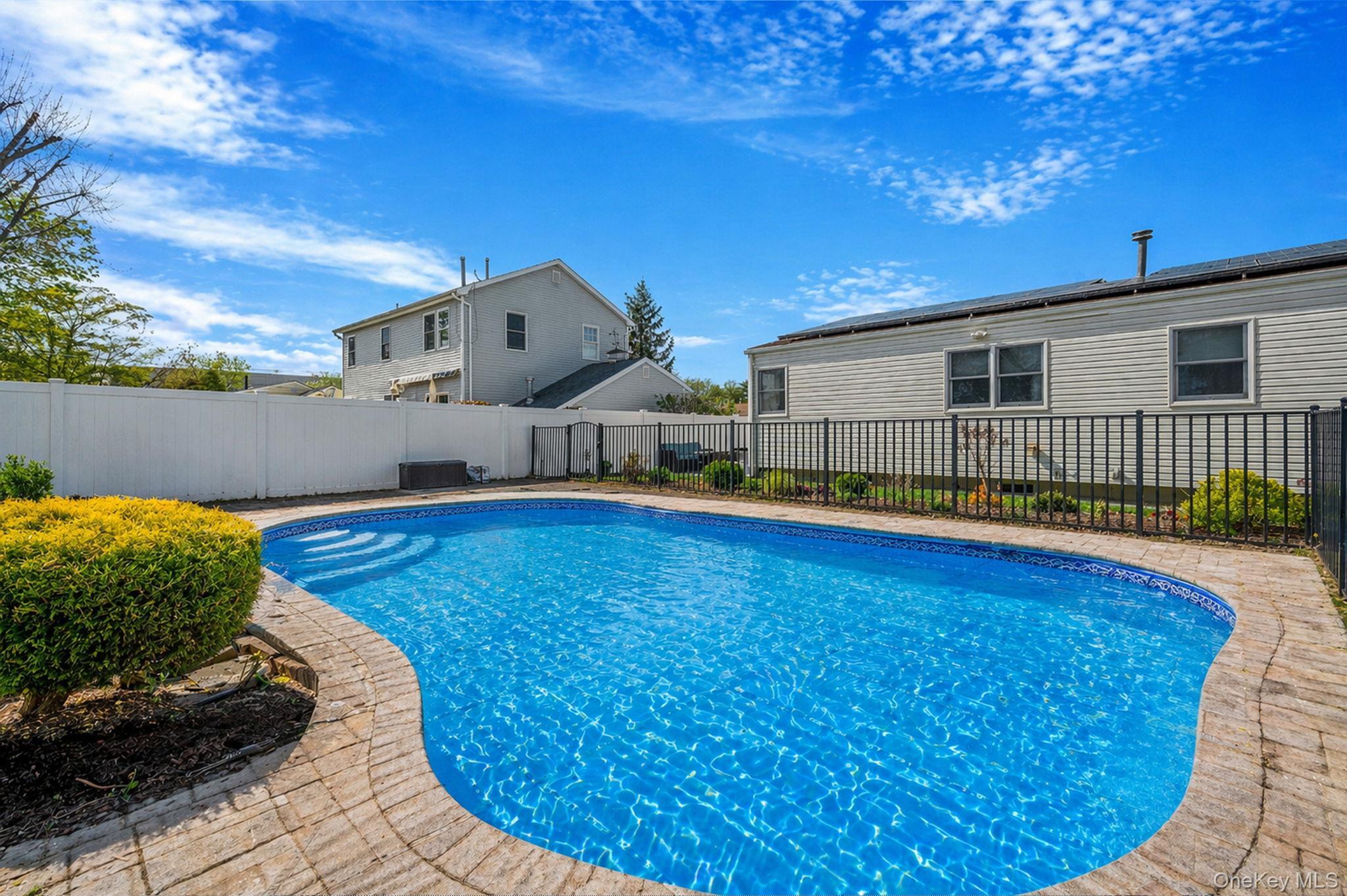 Single Family Sheldon  Suffolk County, NY 11725, MLS-988920-28