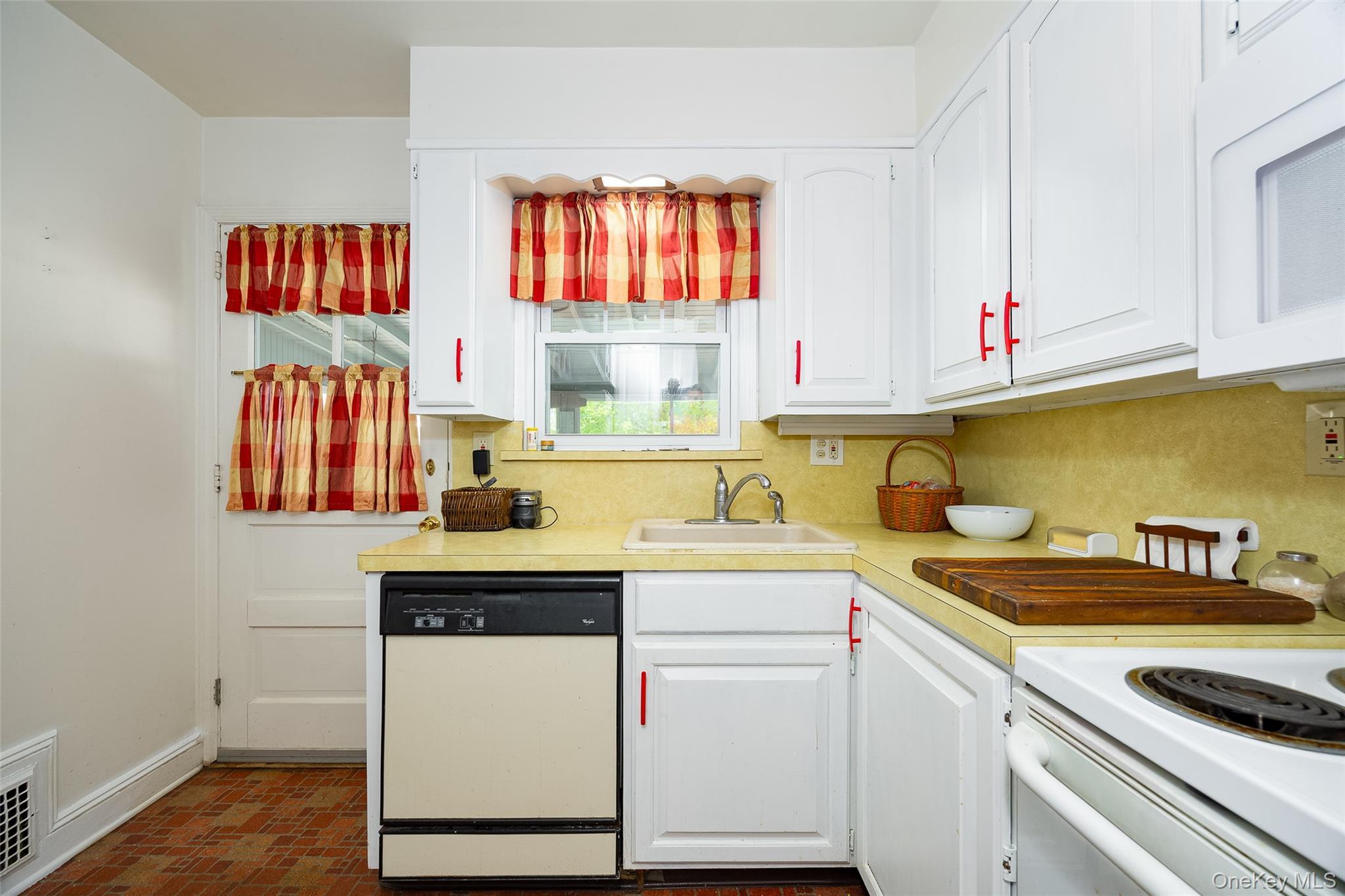 Single Family Kingston  Dutchess County, NY 12603, MLS-988938-6