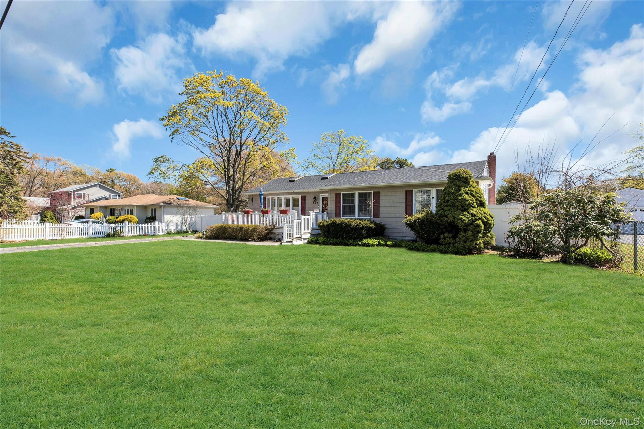 Single Family Division  Suffolk County, NY 11715, MLS-988978-3