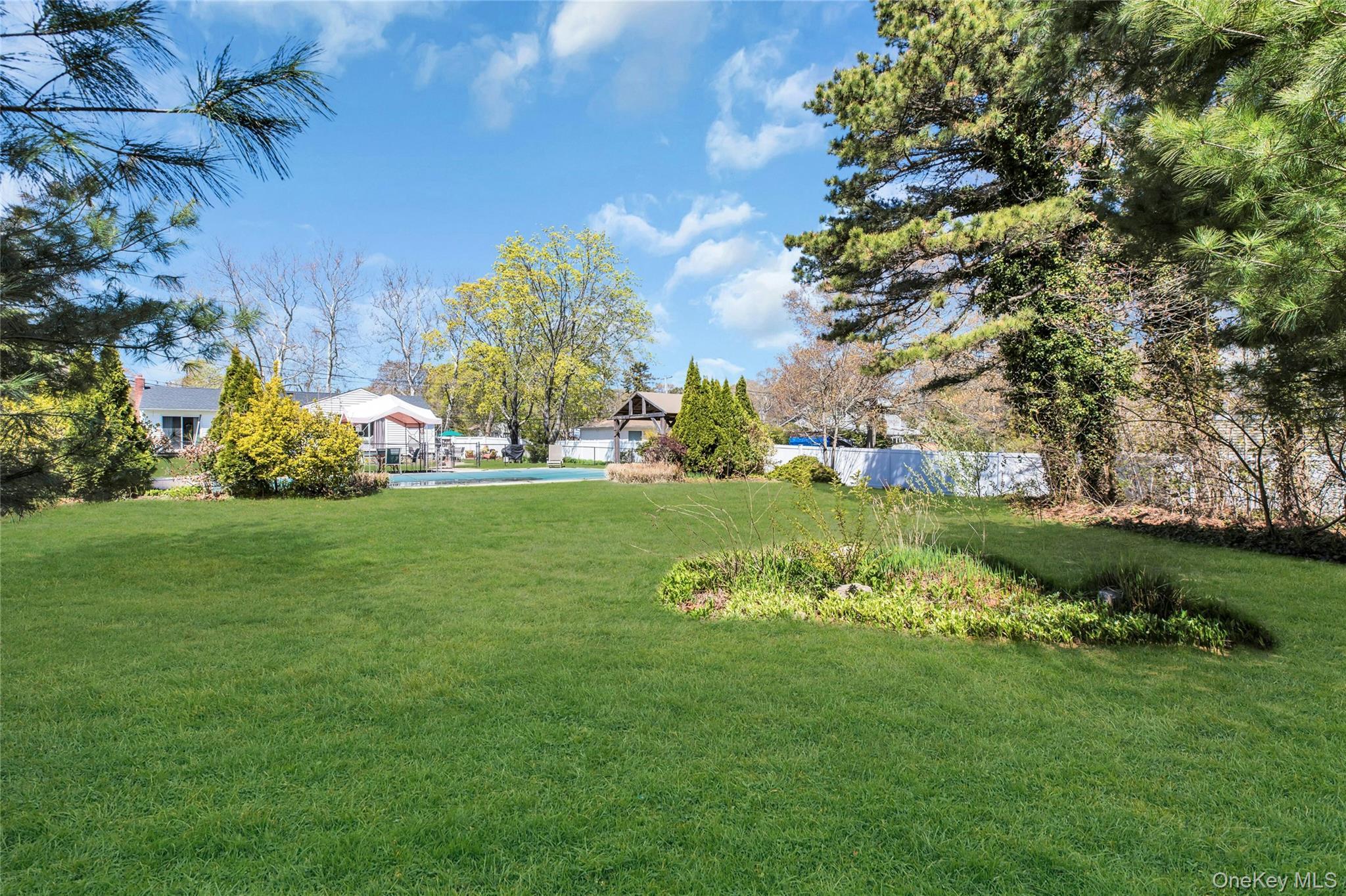 Single Family Division  Suffolk County, NY 11715, MLS-988978-33