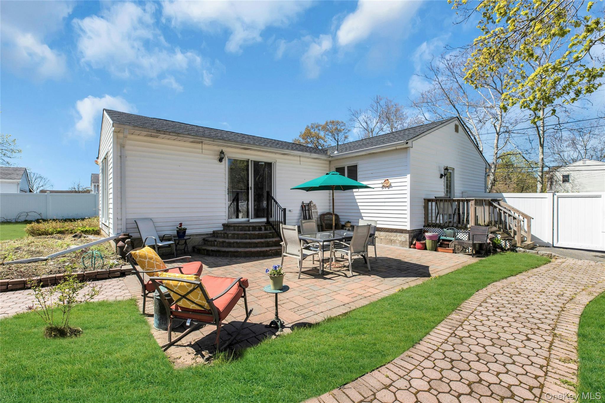 Single Family Division  Suffolk County, NY 11715, MLS-988978-34