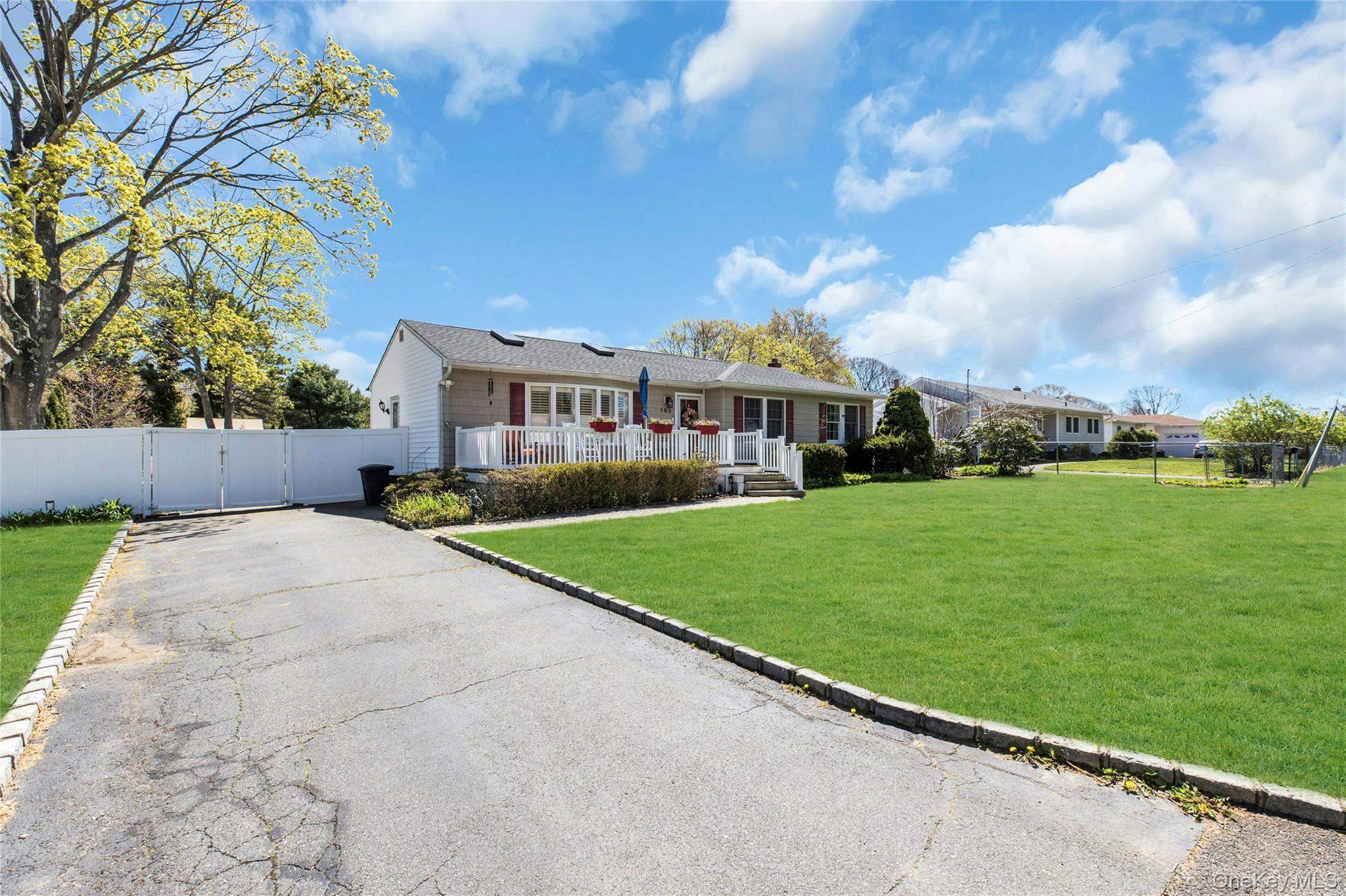 Single Family Division  Suffolk County, NY 11715, MLS-988978-35