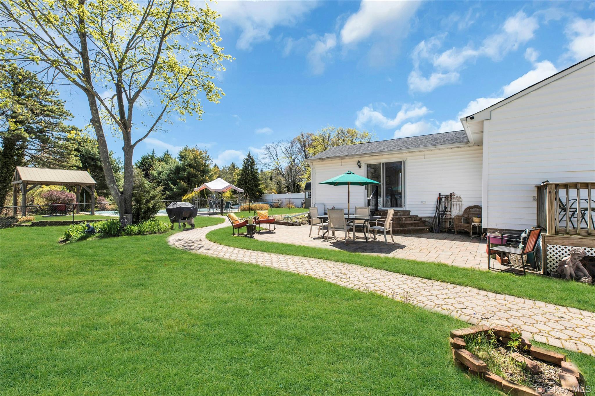 Single Family Division  Suffolk County, NY 11715, MLS-988978-38