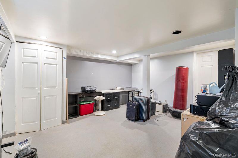 Single Family Hawthorne  Nassau County, NY 11553, MLS-988998-21