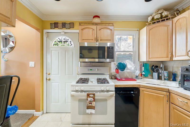 Single Family Hawthorne  Nassau County, NY 11553, MLS-988998-9