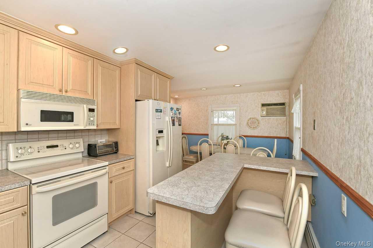 Single Family Saddle  Nassau County, NY 11756, MLS-989070-22