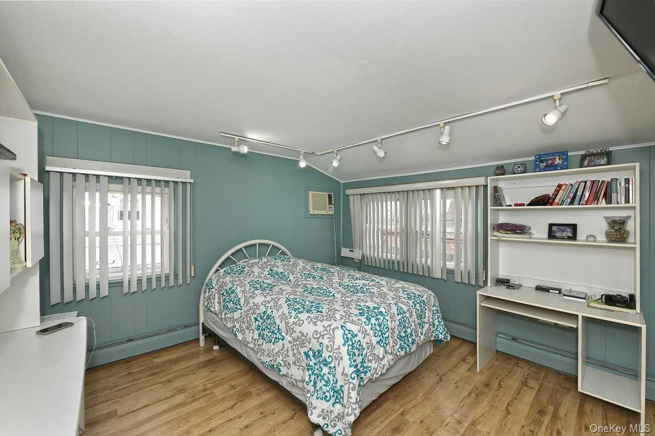 Single Family Saddle  Nassau County, NY 11756, MLS-989070-23