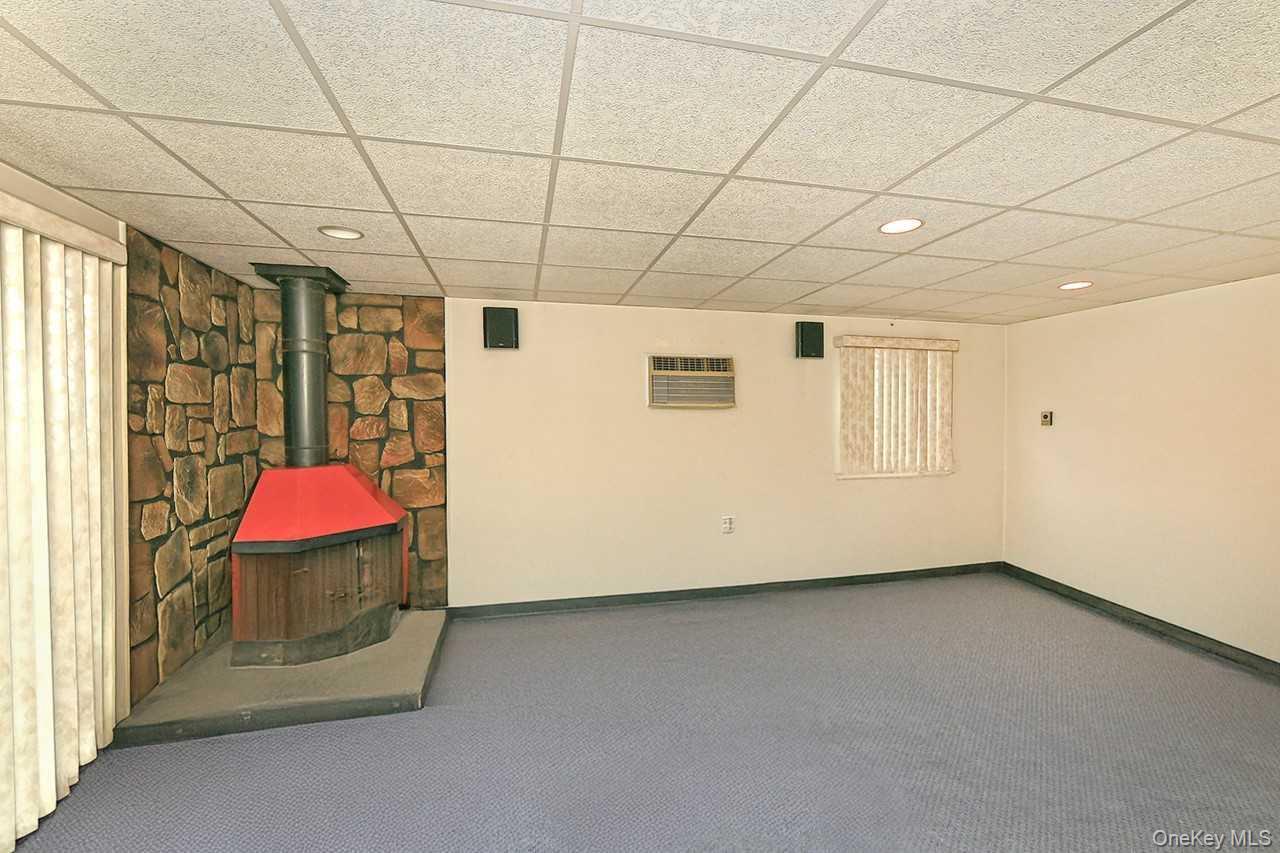 Single Family Saddle  Nassau County, NY 11756, MLS-989070-9