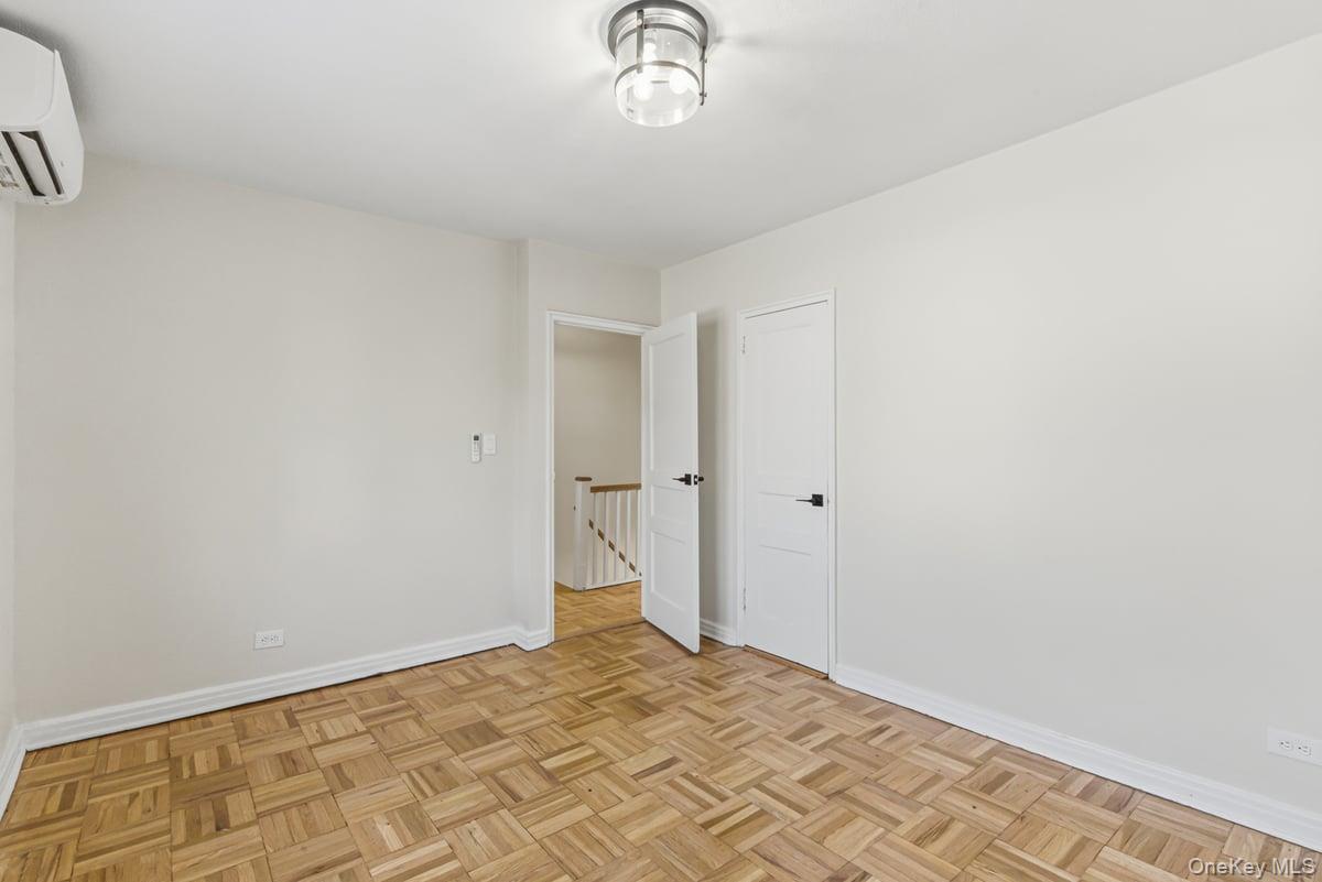 Single Family 165th Queens, NY 11365, MLS-989080-16