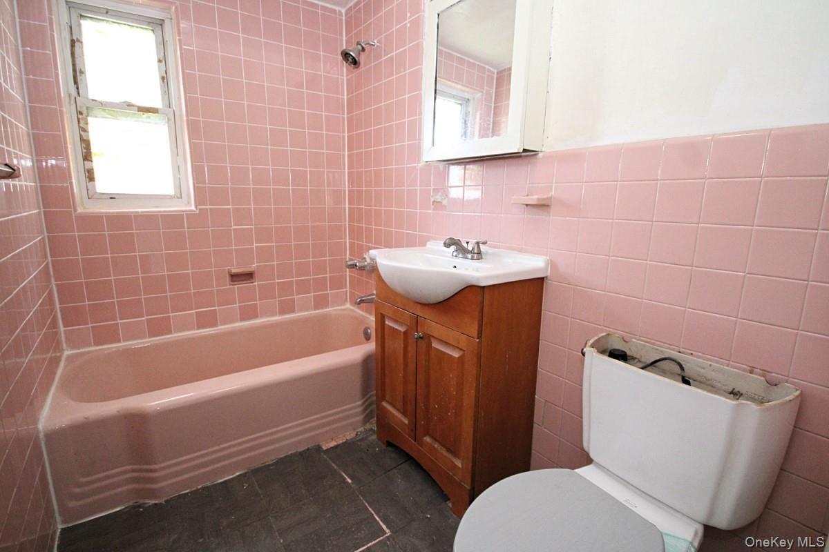 Single Family Victory  Staten Island, NY 10301, MLS-989132-9