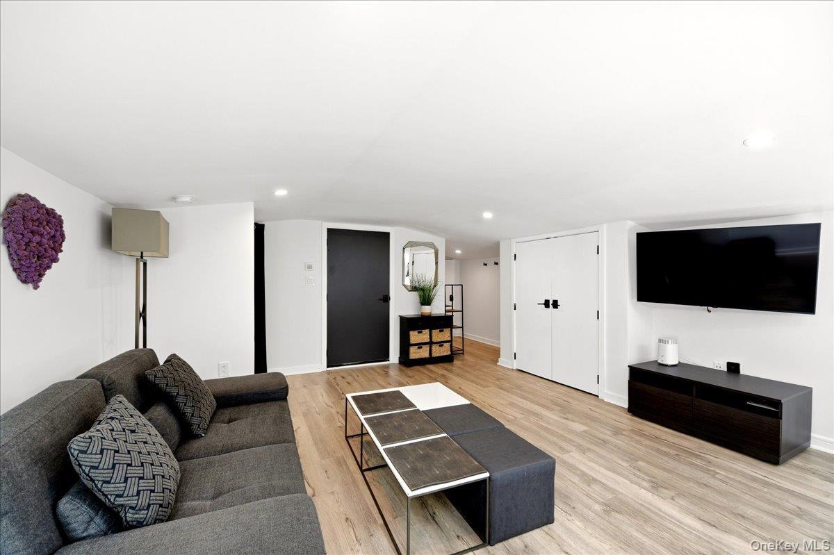 Single Family Fordham Bronx, NY 10464, MLS-989139-11