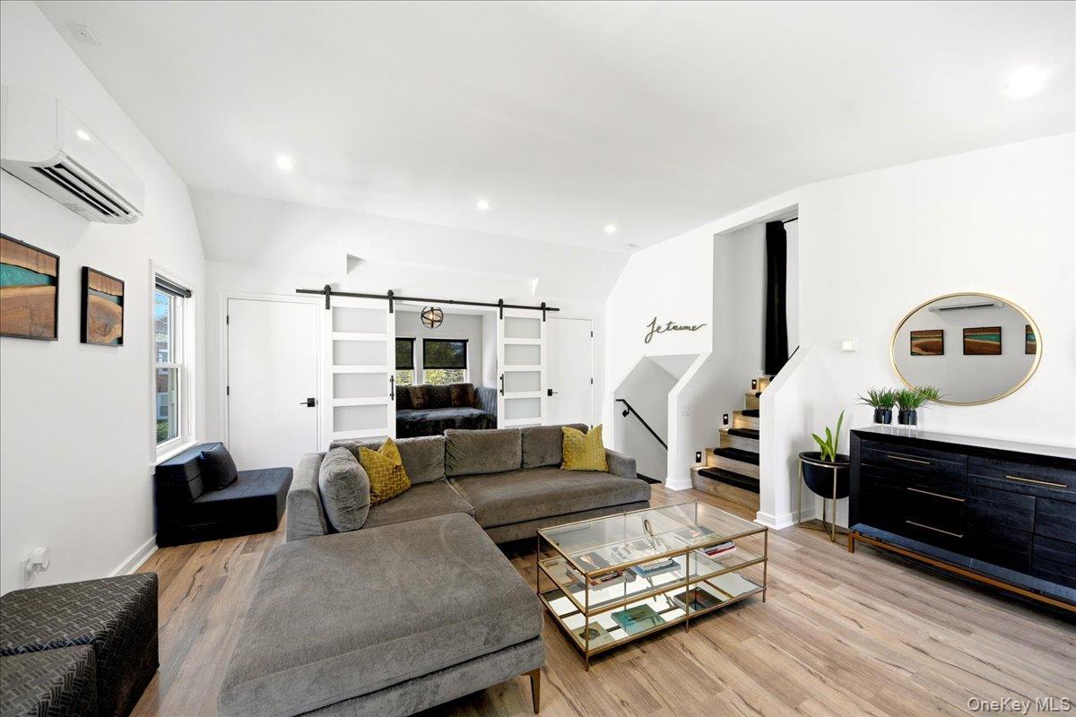 Single Family Fordham Bronx, NY 10464, MLS-989139-15