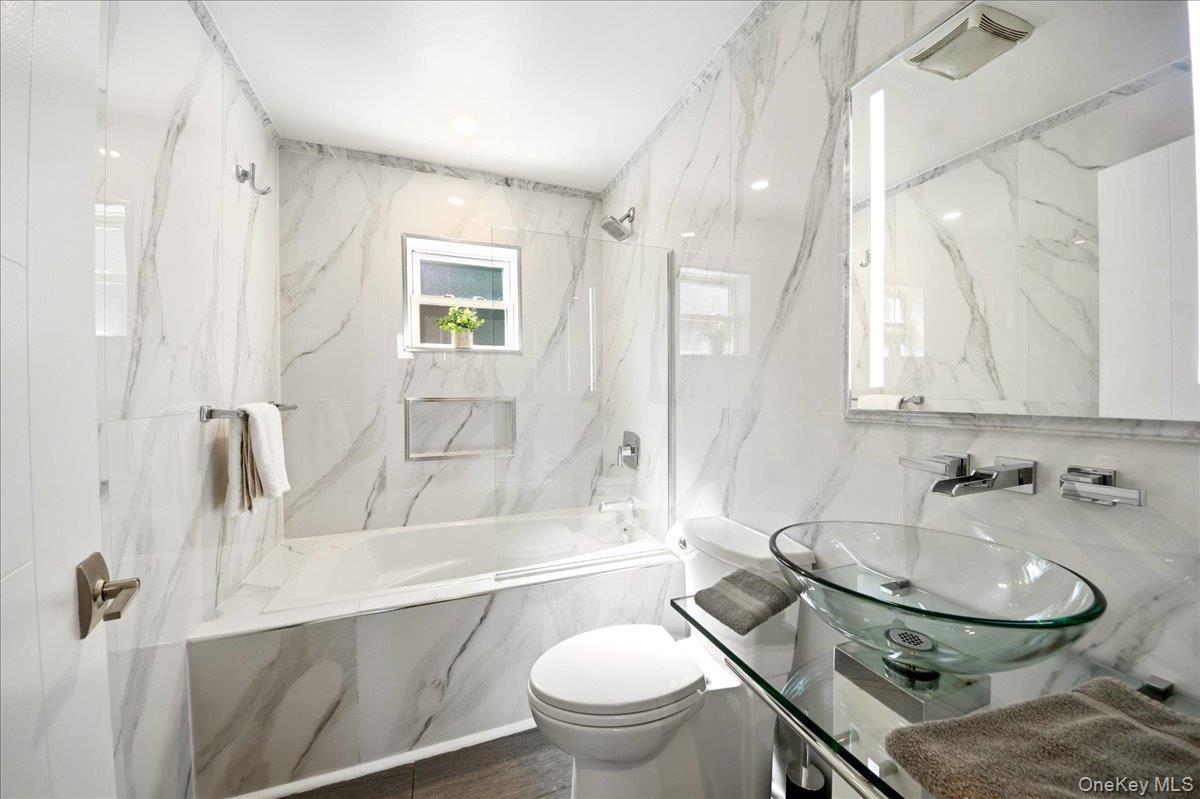 Single Family Fordham Bronx, NY 10464, MLS-989139-19