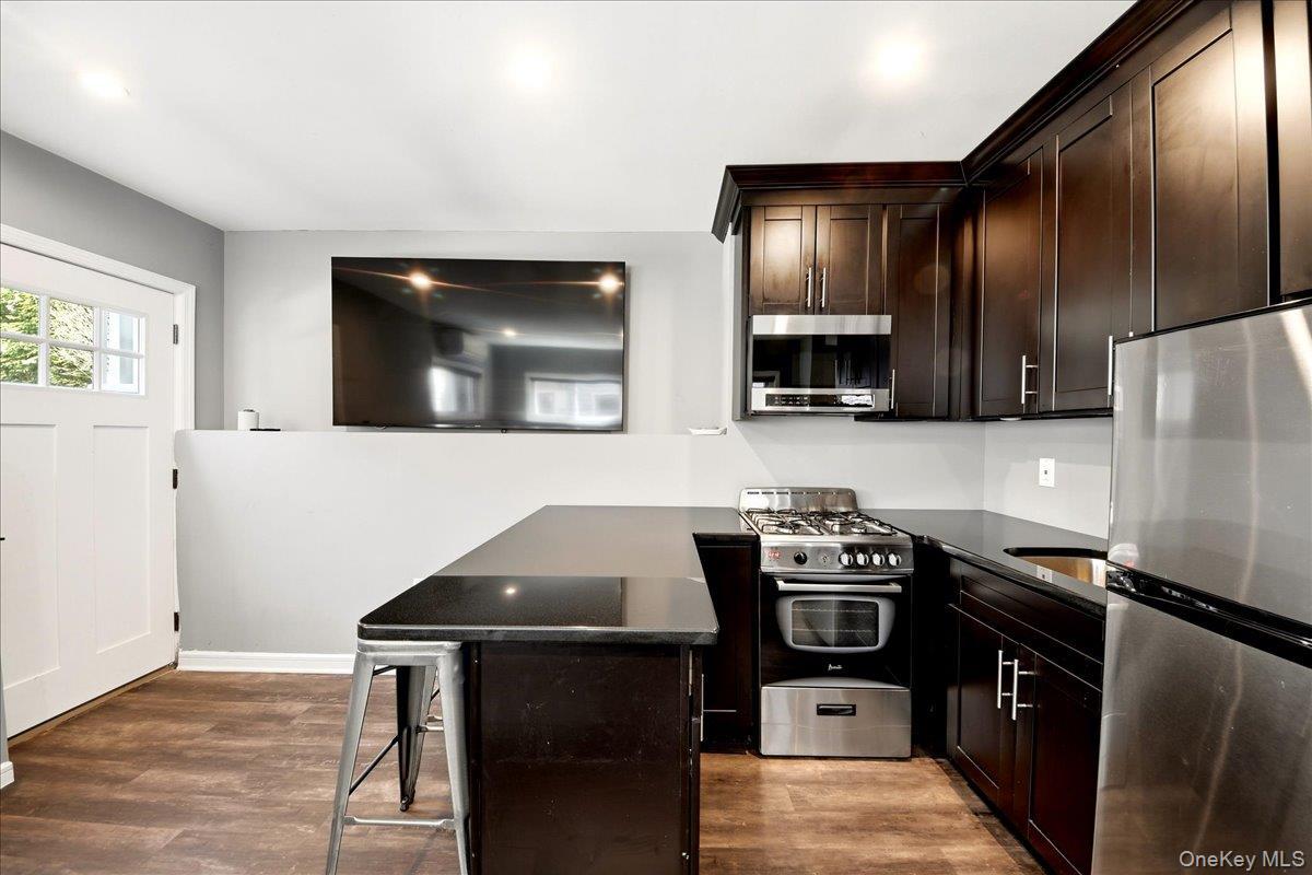 Single Family Fordham Bronx, NY 10464, MLS-989139-35