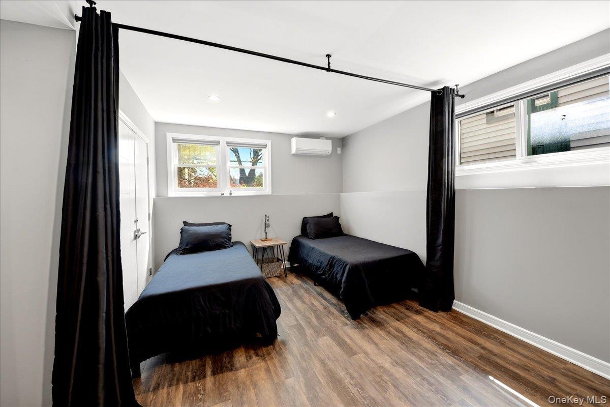 Single Family Fordham Bronx, NY 10464, MLS-989139-37