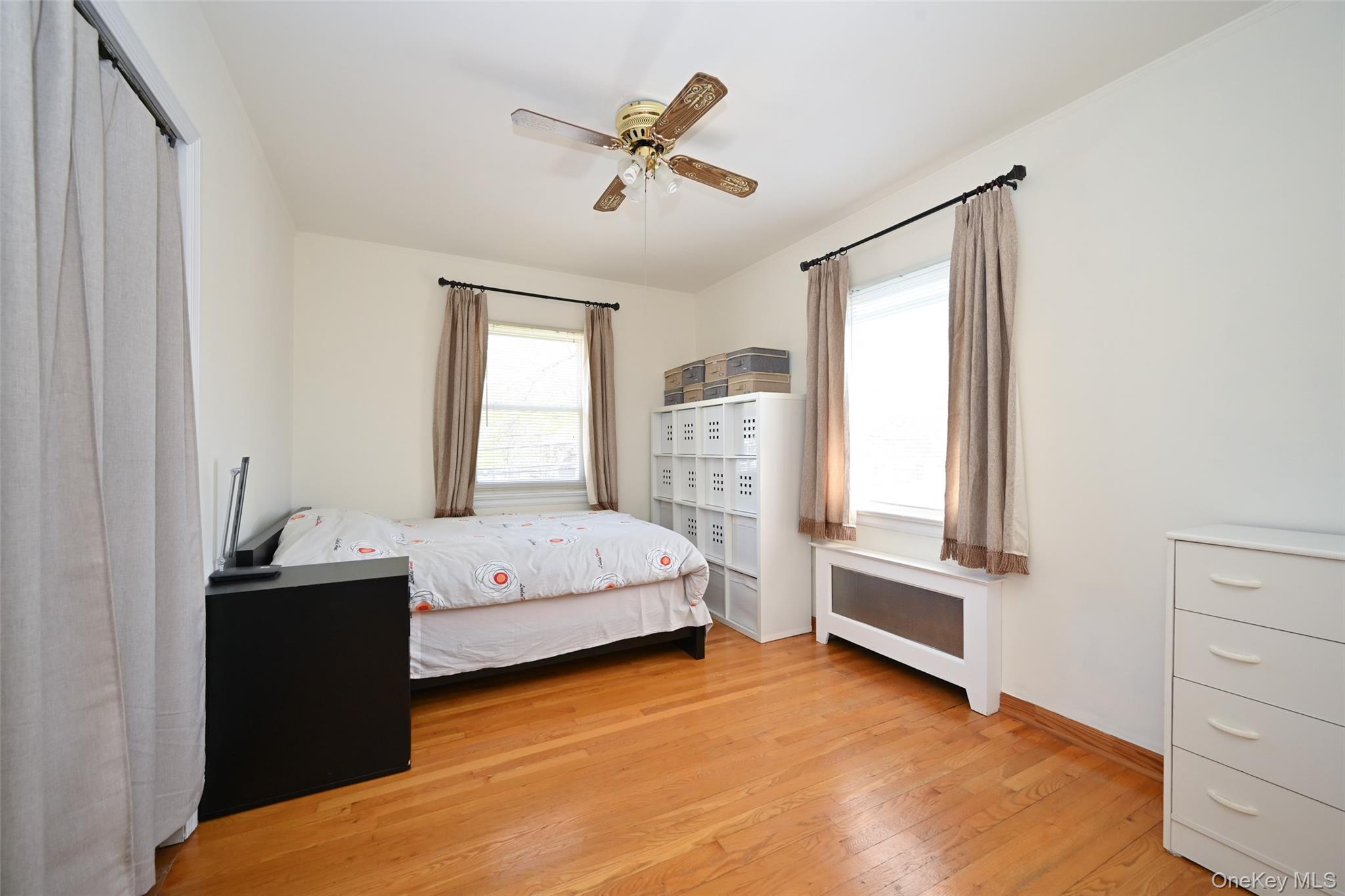 Single Family Kingsbury Avenue Queens, NY 11364, MLS-989140-12