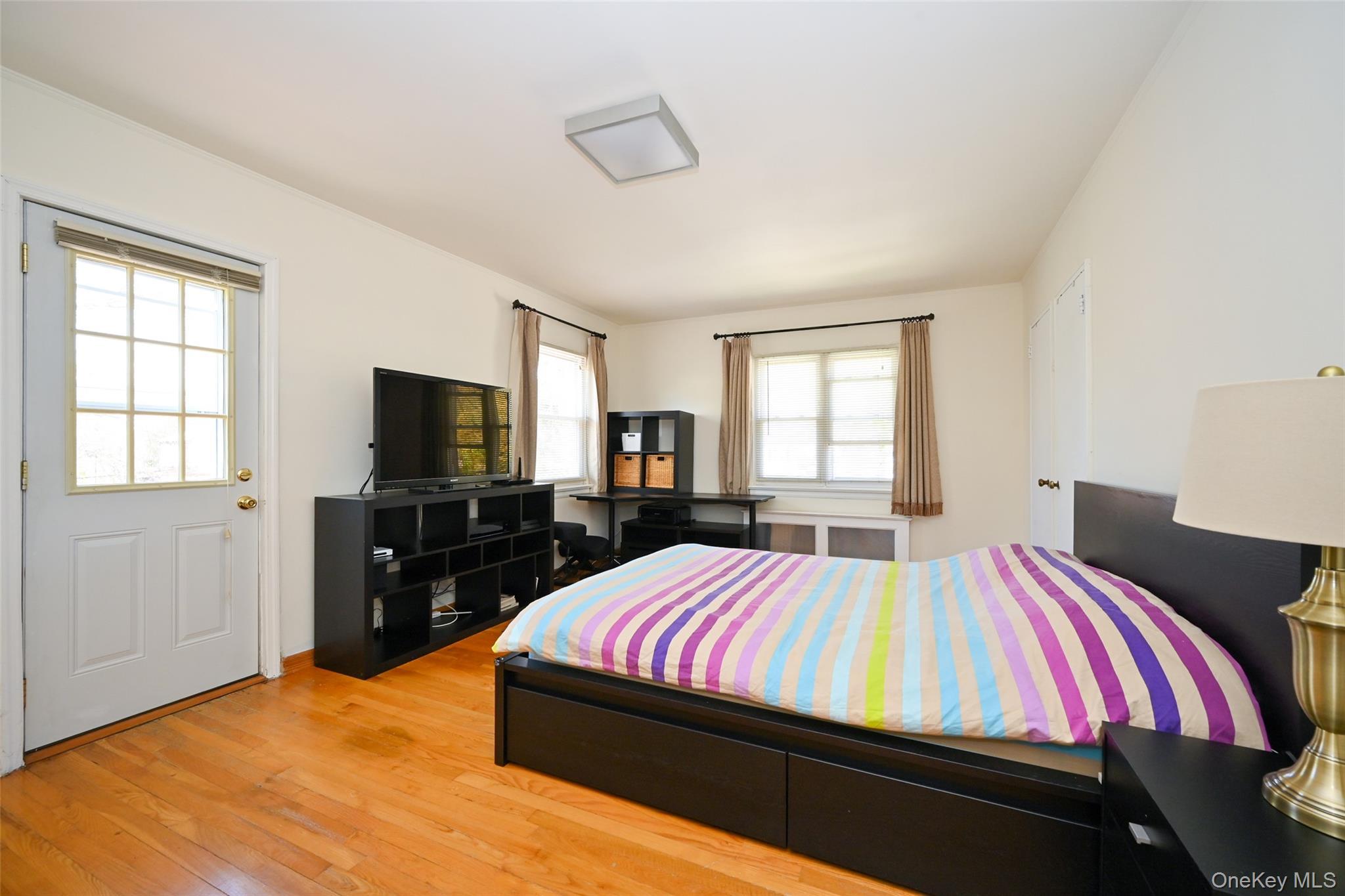Single Family Kingsbury Avenue Queens, NY 11364, MLS-989140-14