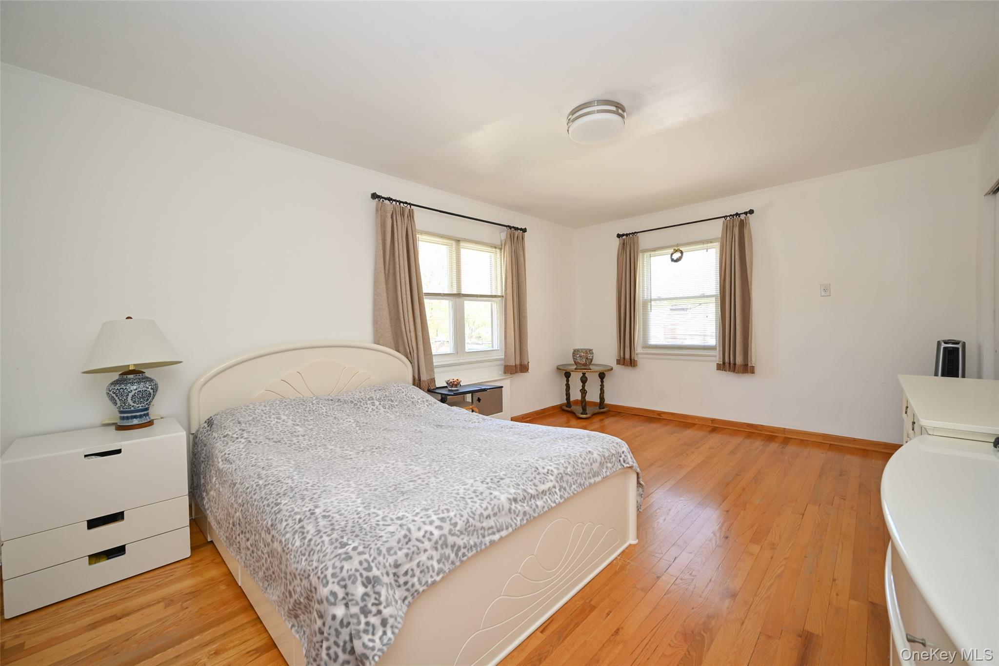 Single Family Kingsbury Avenue Queens, NY 11364, MLS-989140-15