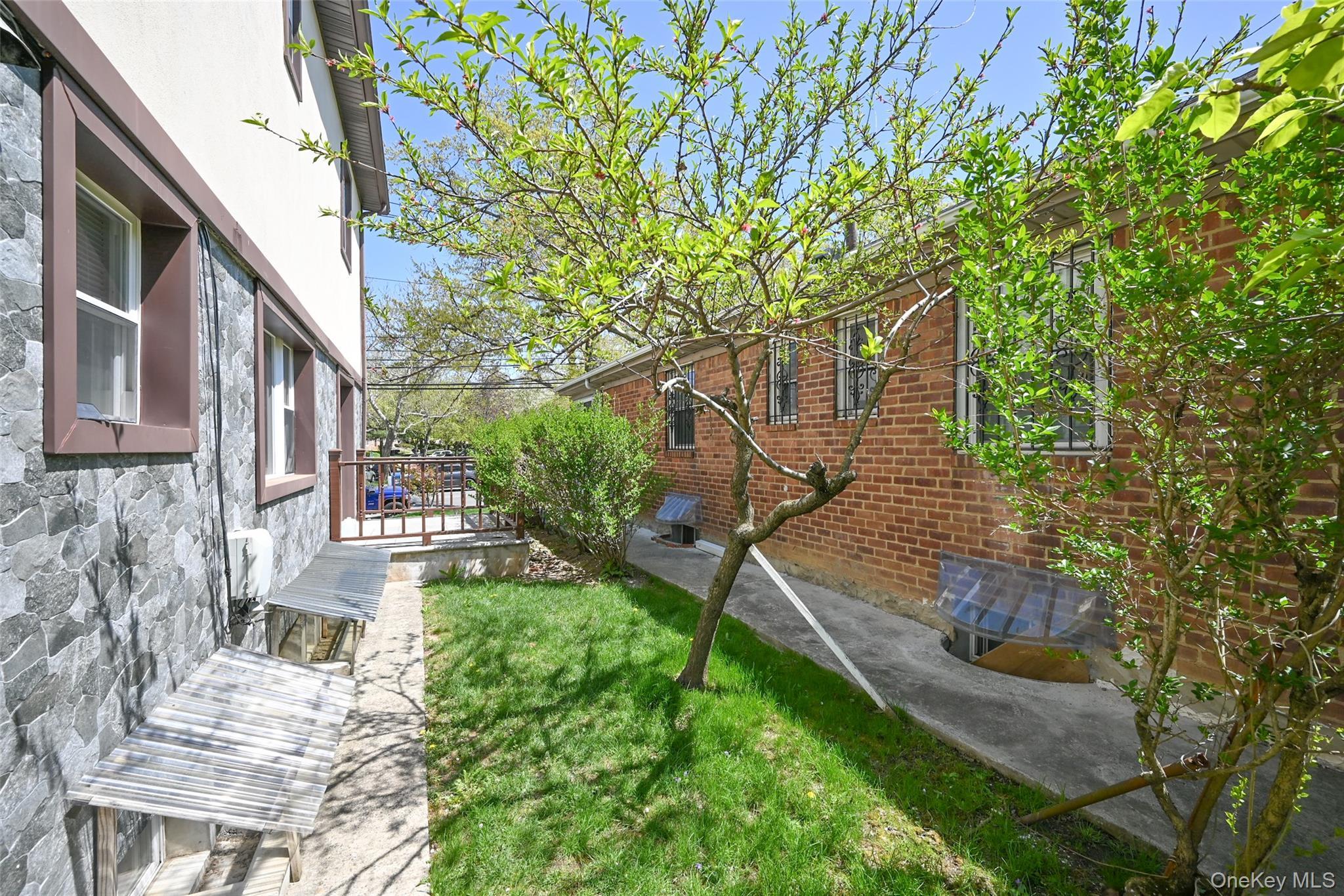 Single Family Kingsbury Avenue  Queens, NY 11364, MLS-989140-21