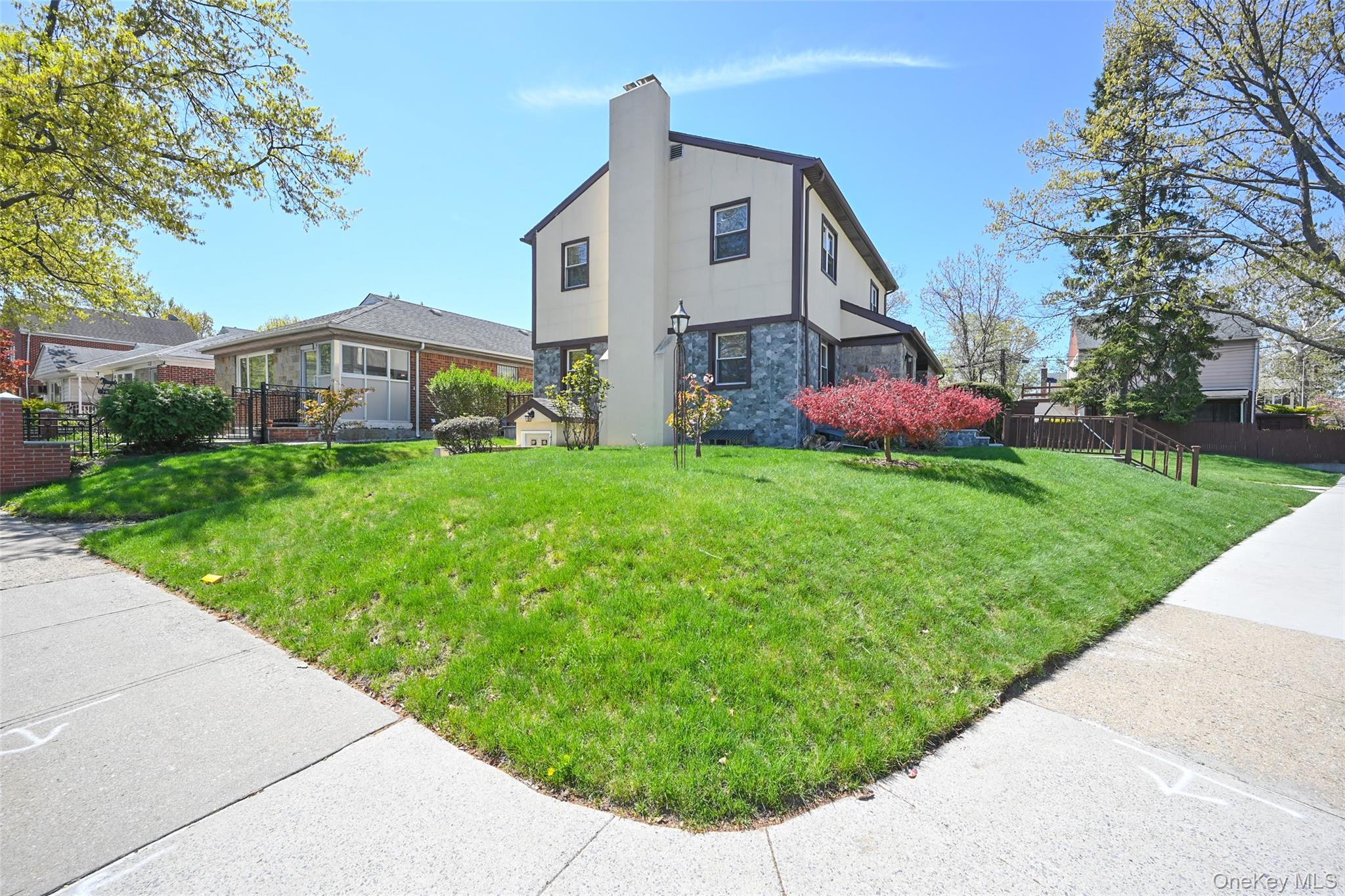 Single Family Kingsbury Avenue Queens, NY 11364, MLS-989140-4