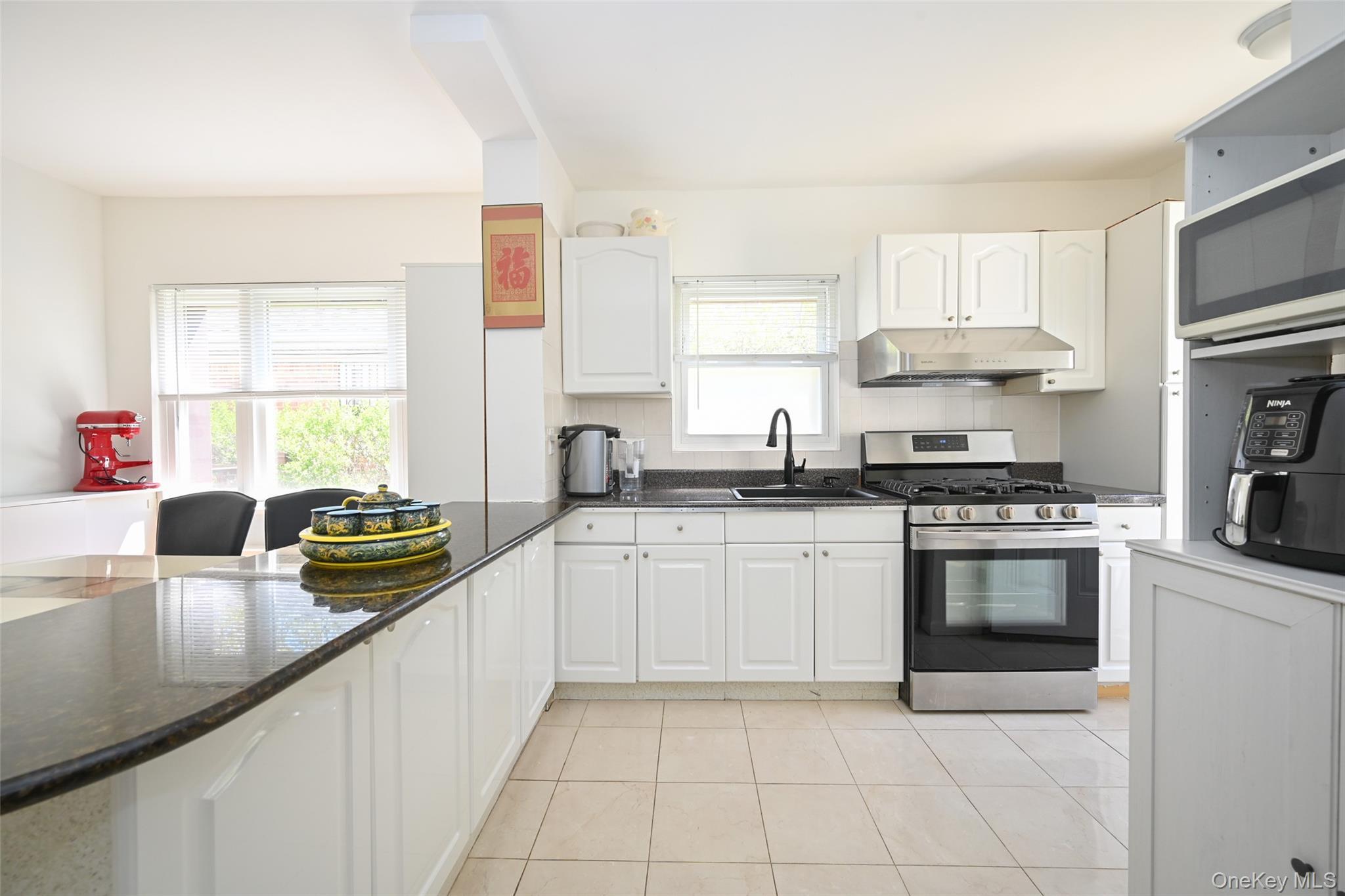 Single Family Kingsbury Avenue Queens, NY 11364, MLS-989140-5